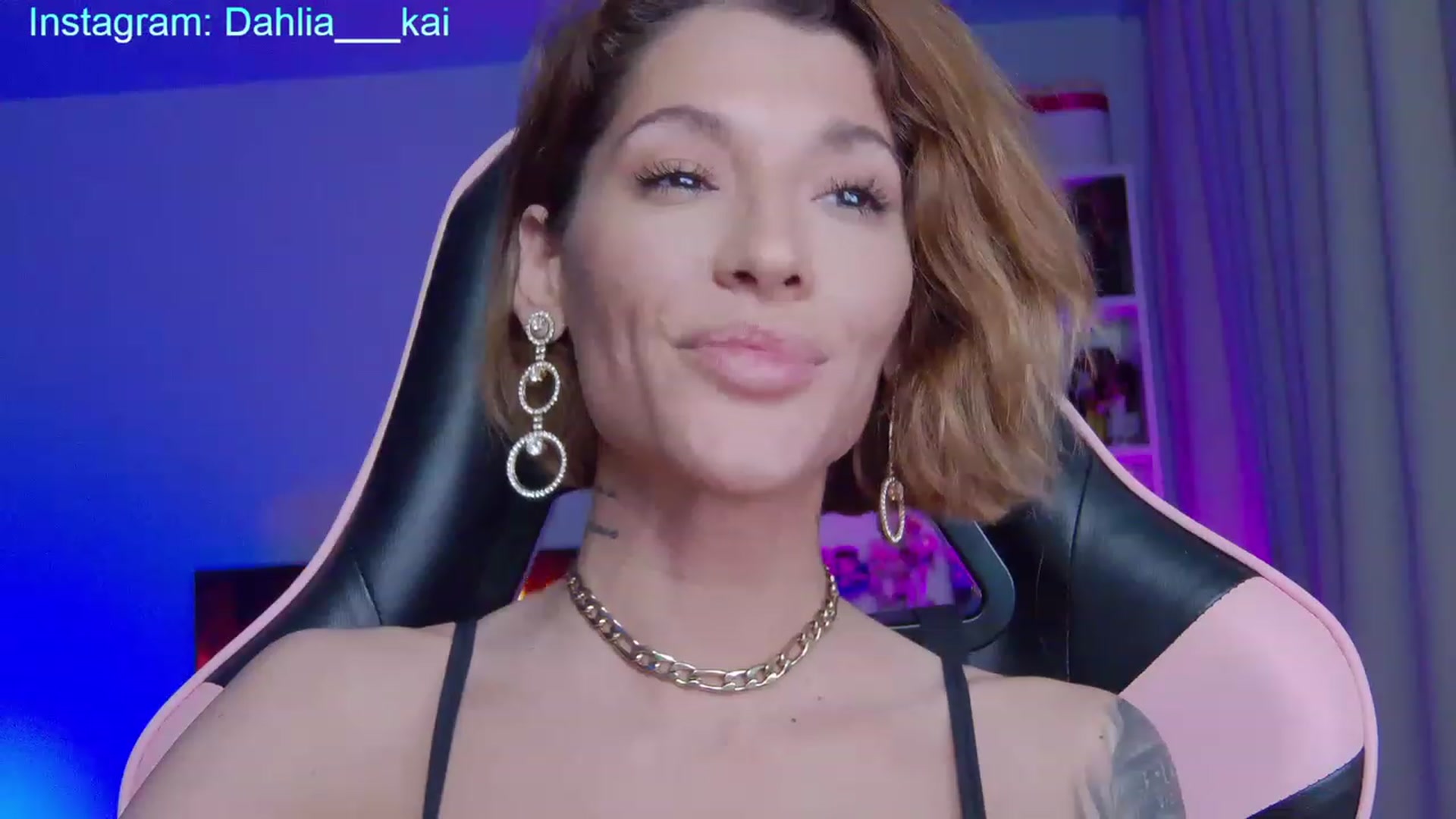 Gallery image thumbnail from SensualKooky's myfreecams stream on, 01/01/2023, 19:47 image 11 of 20