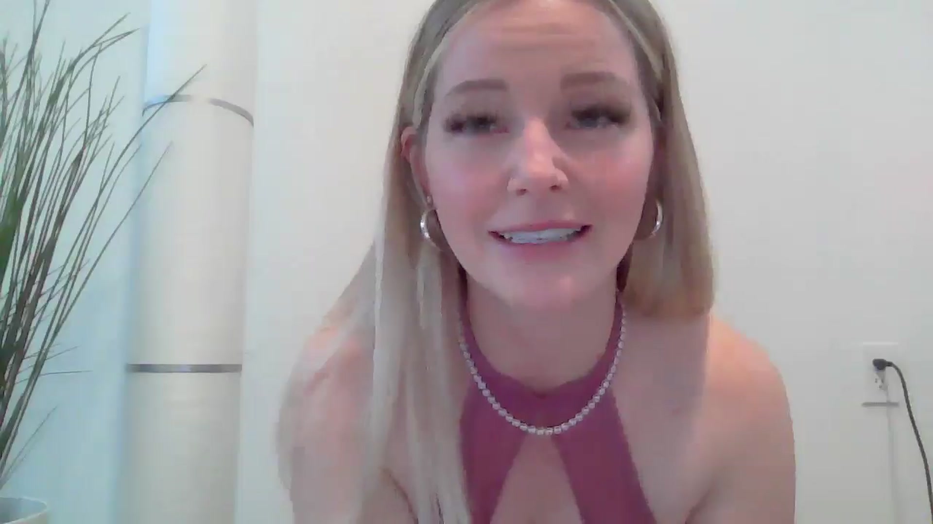 Gallery image thumbnail from SensualSarah1's myfreecams stream on, 12/17/2024, 20:47 image 17 of 20