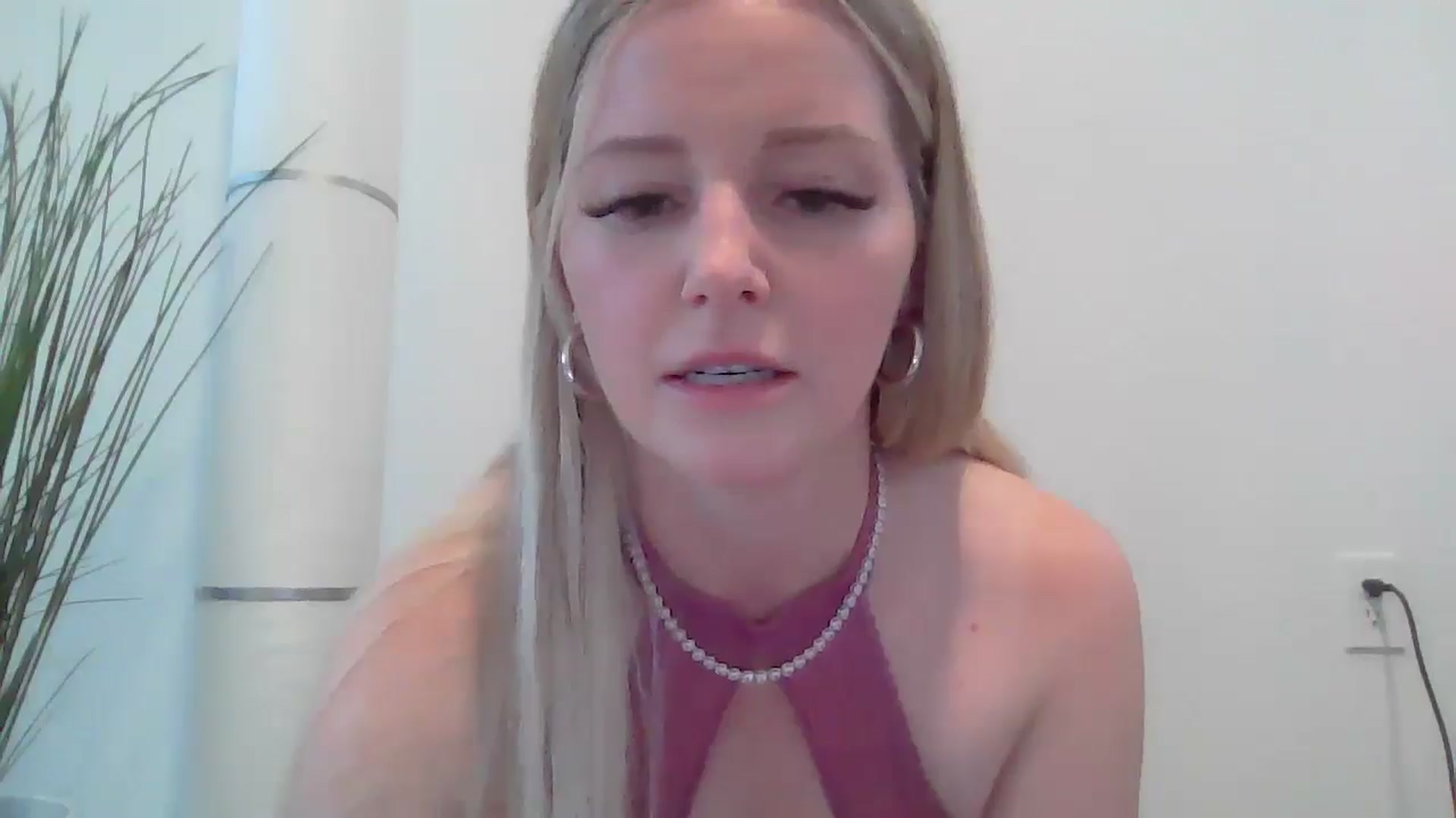 Gallery image thumbnail from SensualSarah1's myfreecams stream on, 12/17/2024, 20:47 image 8 of 20