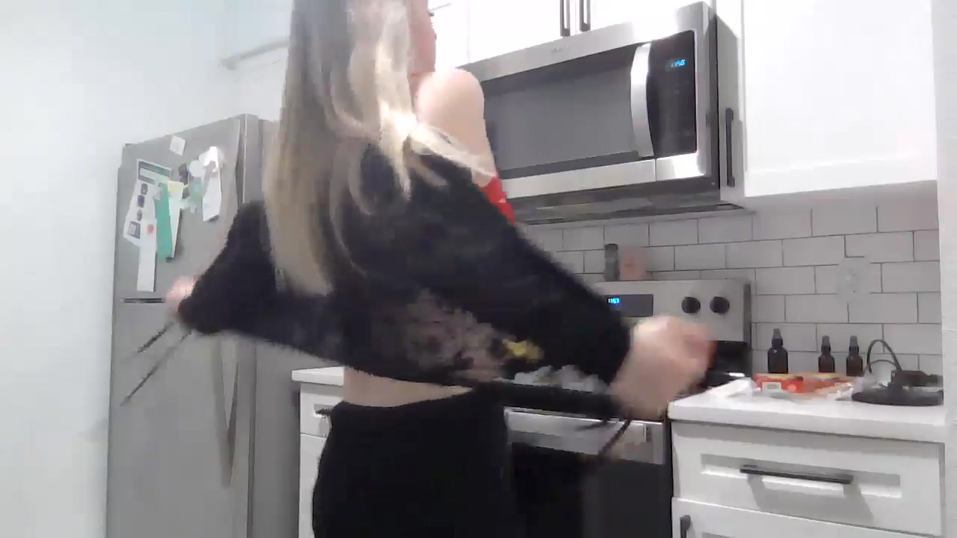 Gallery image thumbnail from SensualSarah1's myfreecams stream on, 12/21/2024, 02:13 image 12 of 20