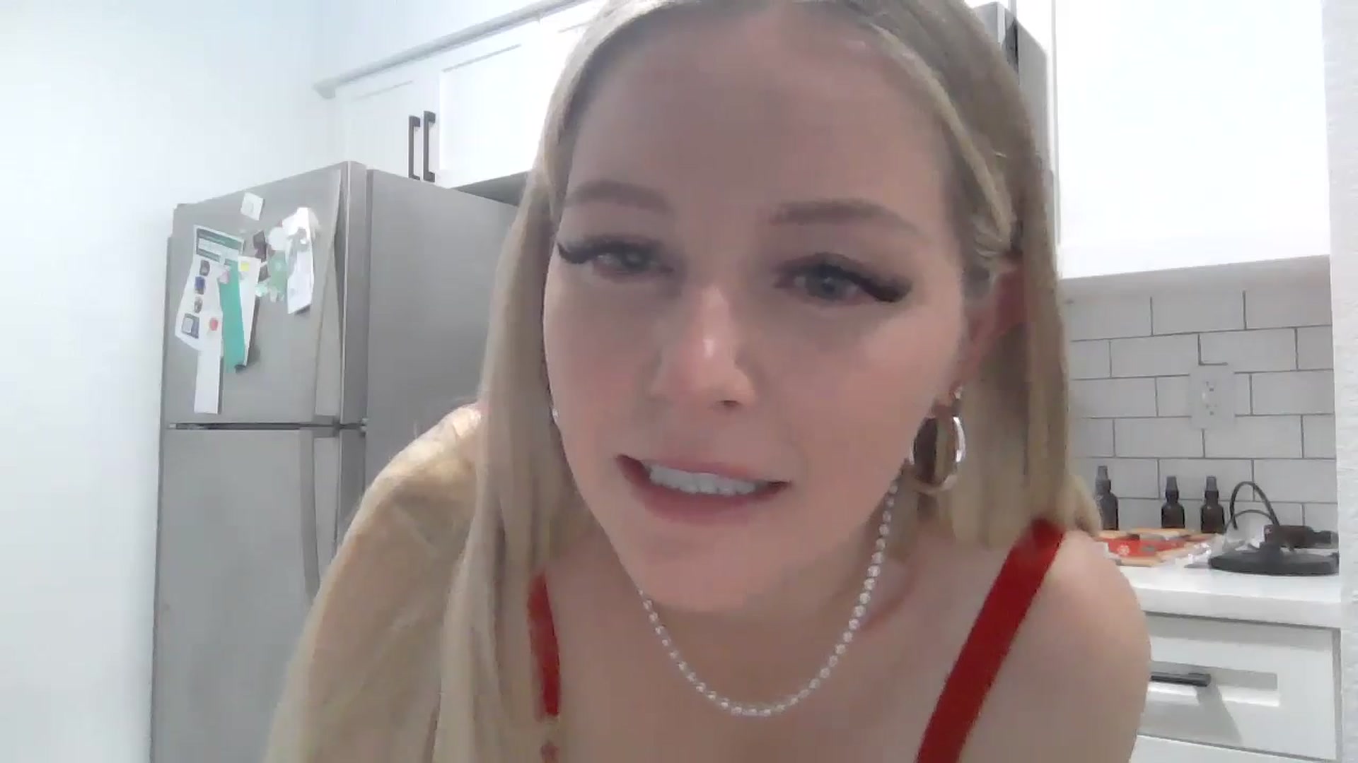Gallery image thumbnail from SensualSarah1's myfreecams stream on, 12/21/2024, 02:13 image 13 of 20