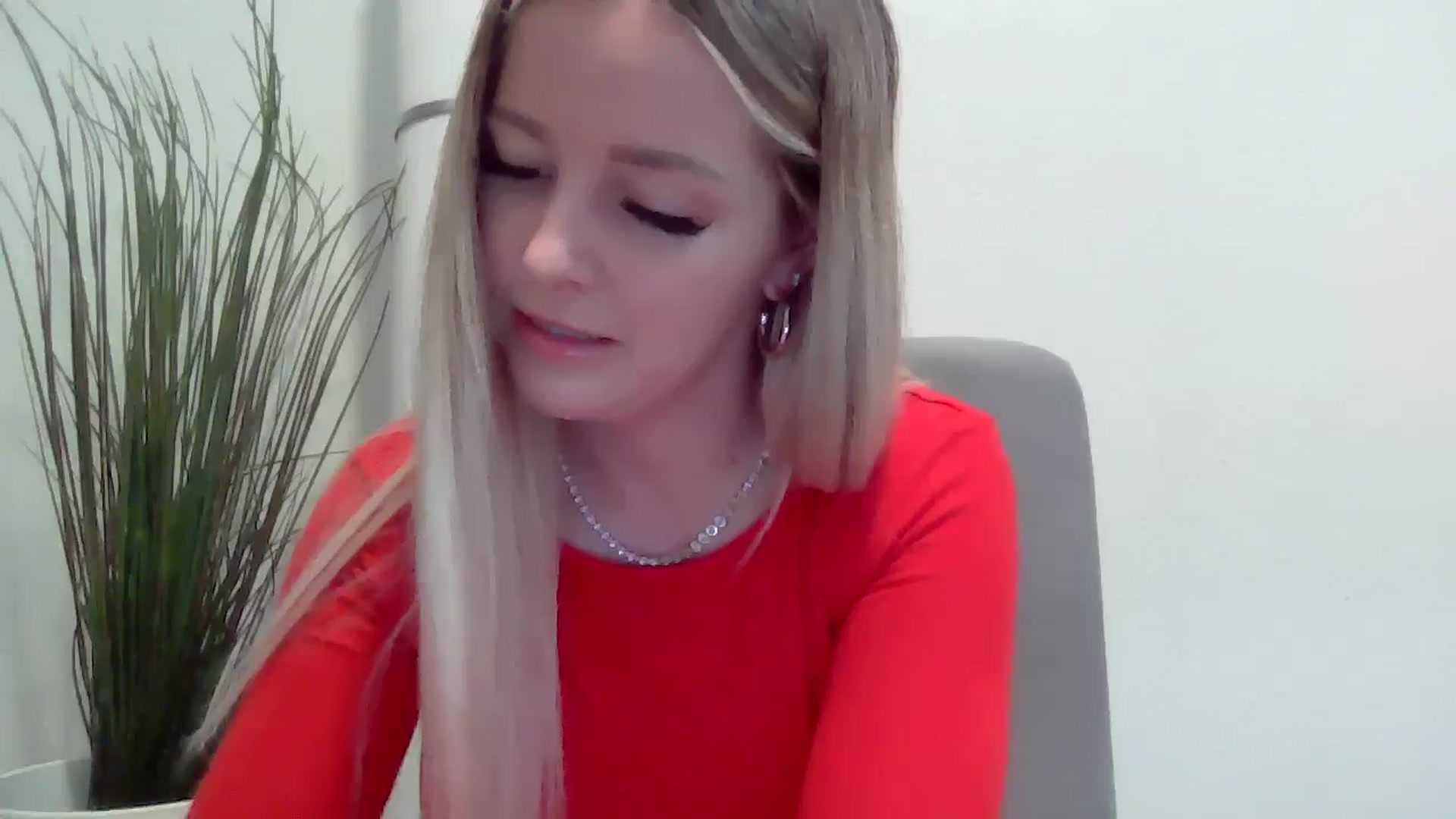 Gallery image thumbnail from SensualSarah1's myfreecams stream on, 12/23/2024, 02:47 image 3 of 20