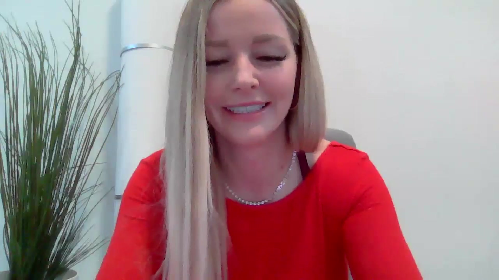 Gallery image thumbnail from SensualSarah1's myfreecams stream on, 12/23/2024, 02:47 image 13 of 20
