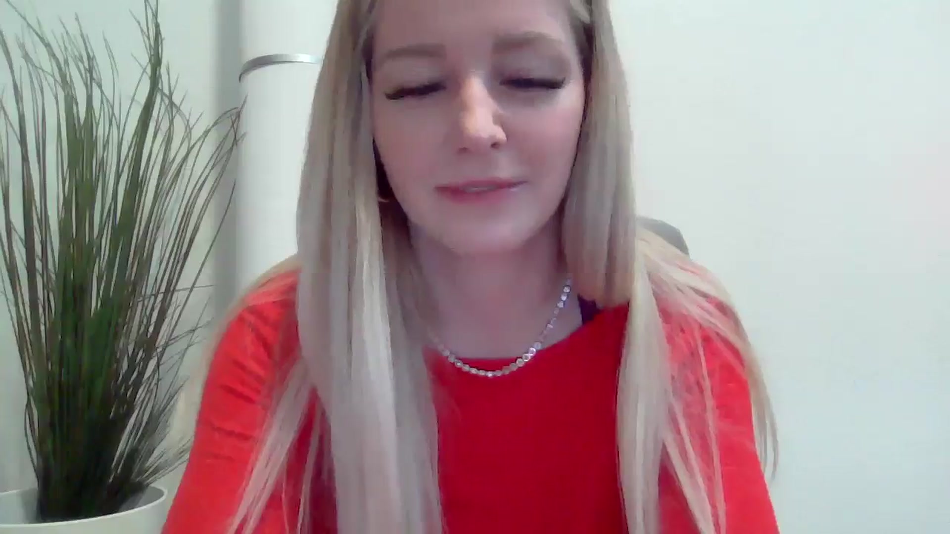 Gallery image thumbnail from SensualSarah1's myfreecams stream on, 12/23/2024, 02:47 image 4 of 20