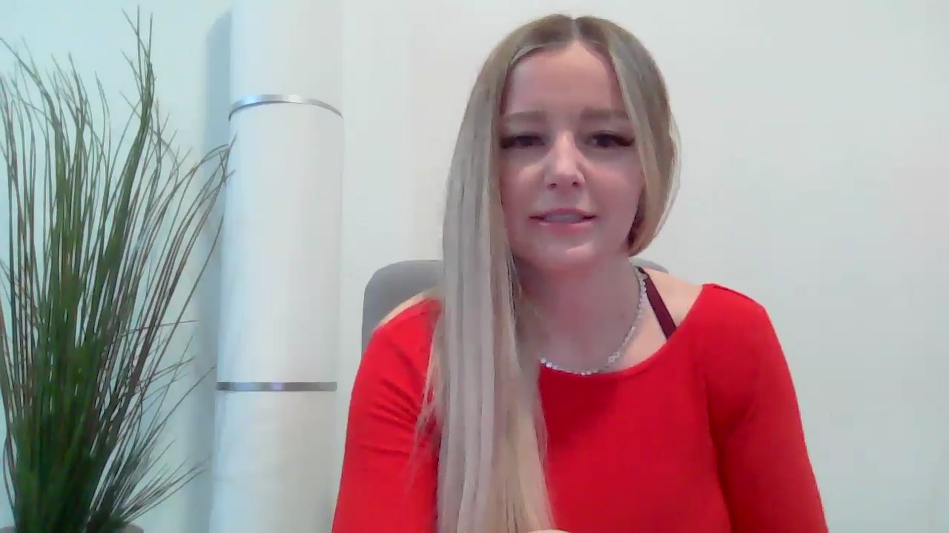 Gallery image thumbnail from SensualSarah1's myfreecams stream on, 12/23/2024, 02:47 image 18 of 20