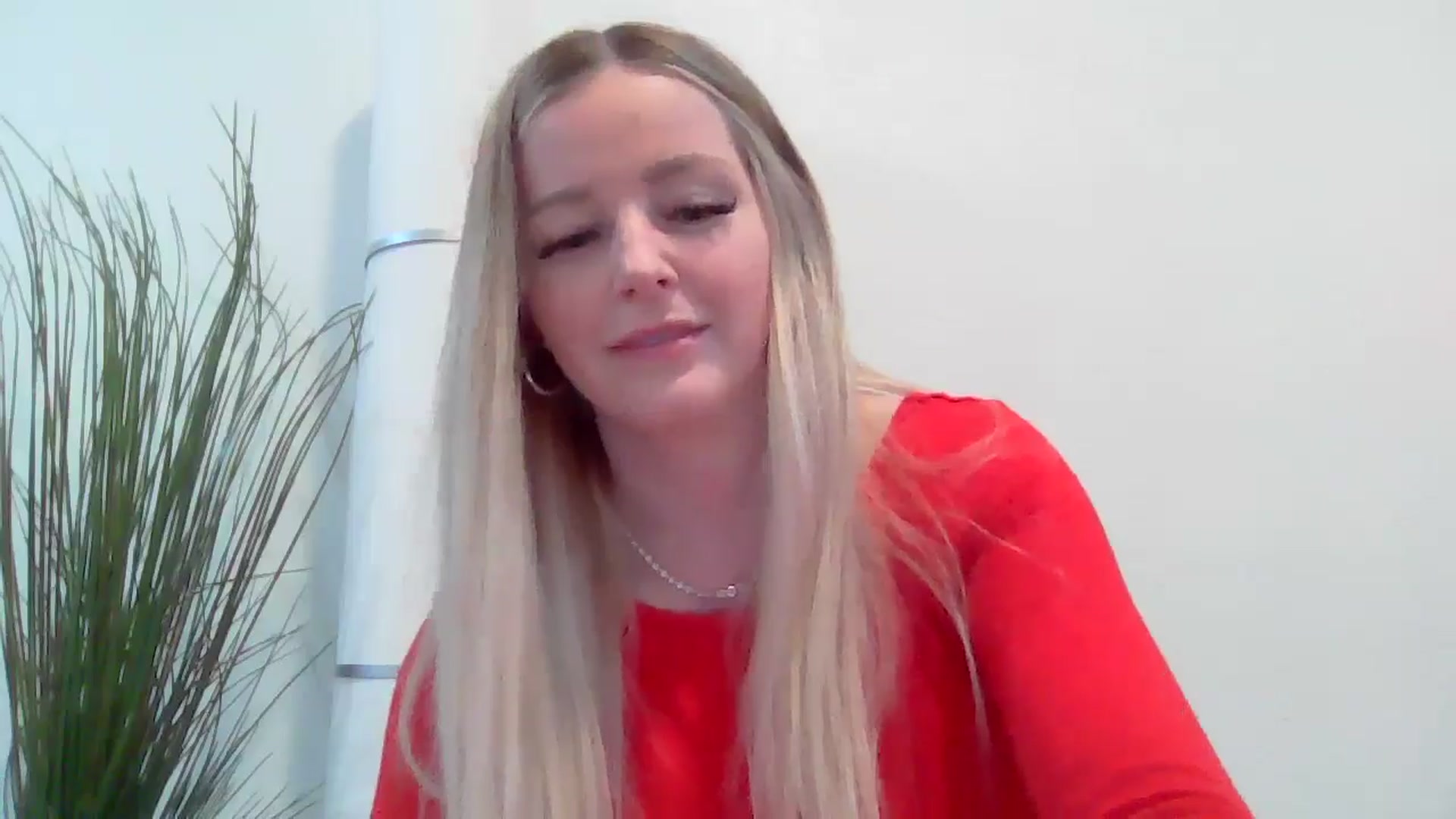 Gallery image thumbnail from SensualSarah1's myfreecams stream on, 12/23/2024, 02:47 image 16 of 20