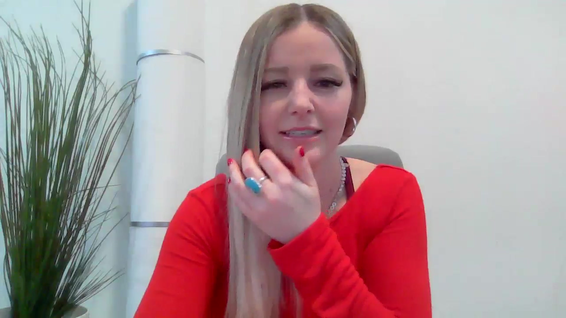 Gallery image thumbnail from SensualSarah1's myfreecams stream on, 12/23/2024, 02:47 image 14 of 20