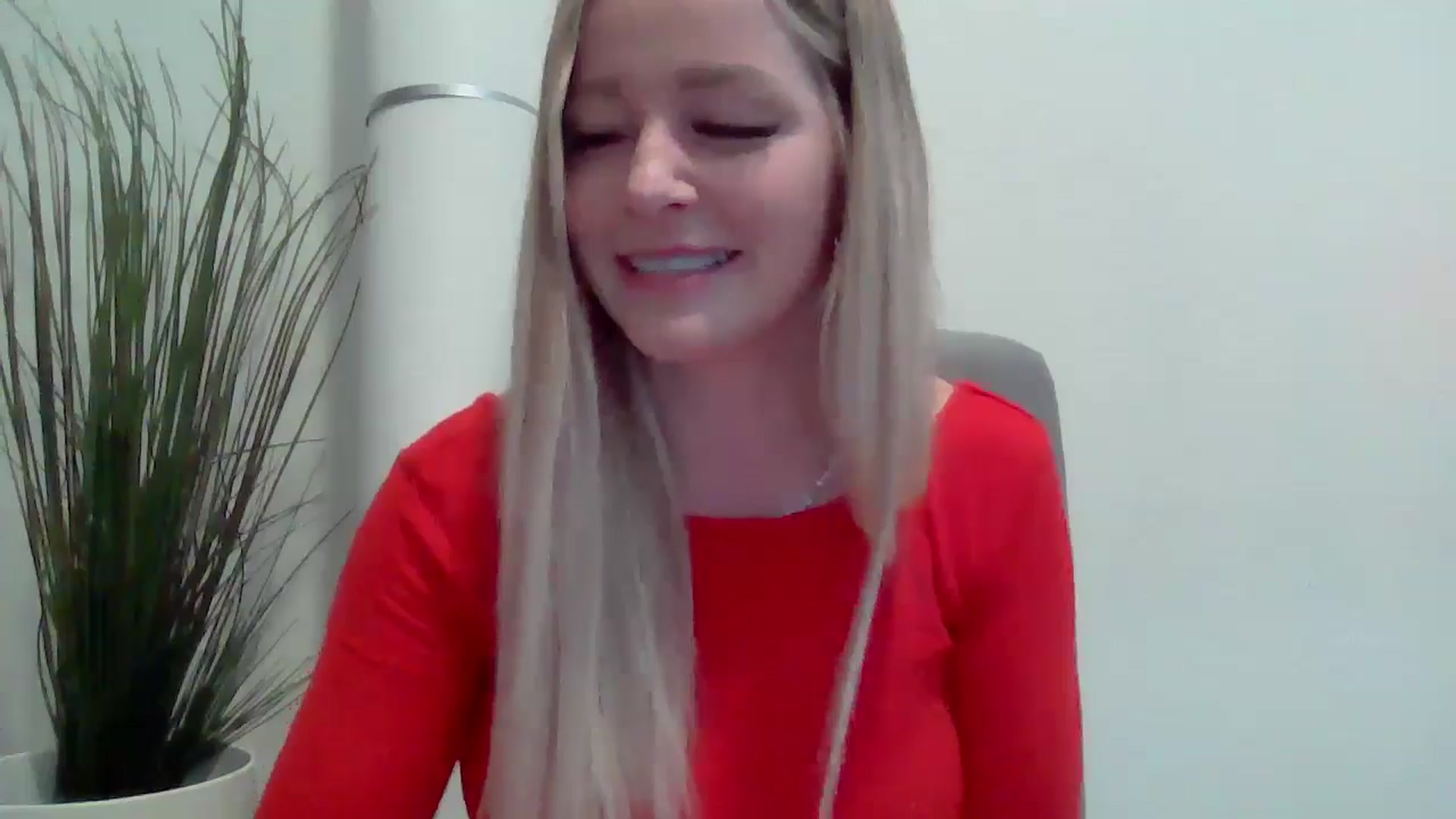Gallery image thumbnail from SensualSarah1's myfreecams stream on, 12/23/2024, 02:47 image 6 of 20
