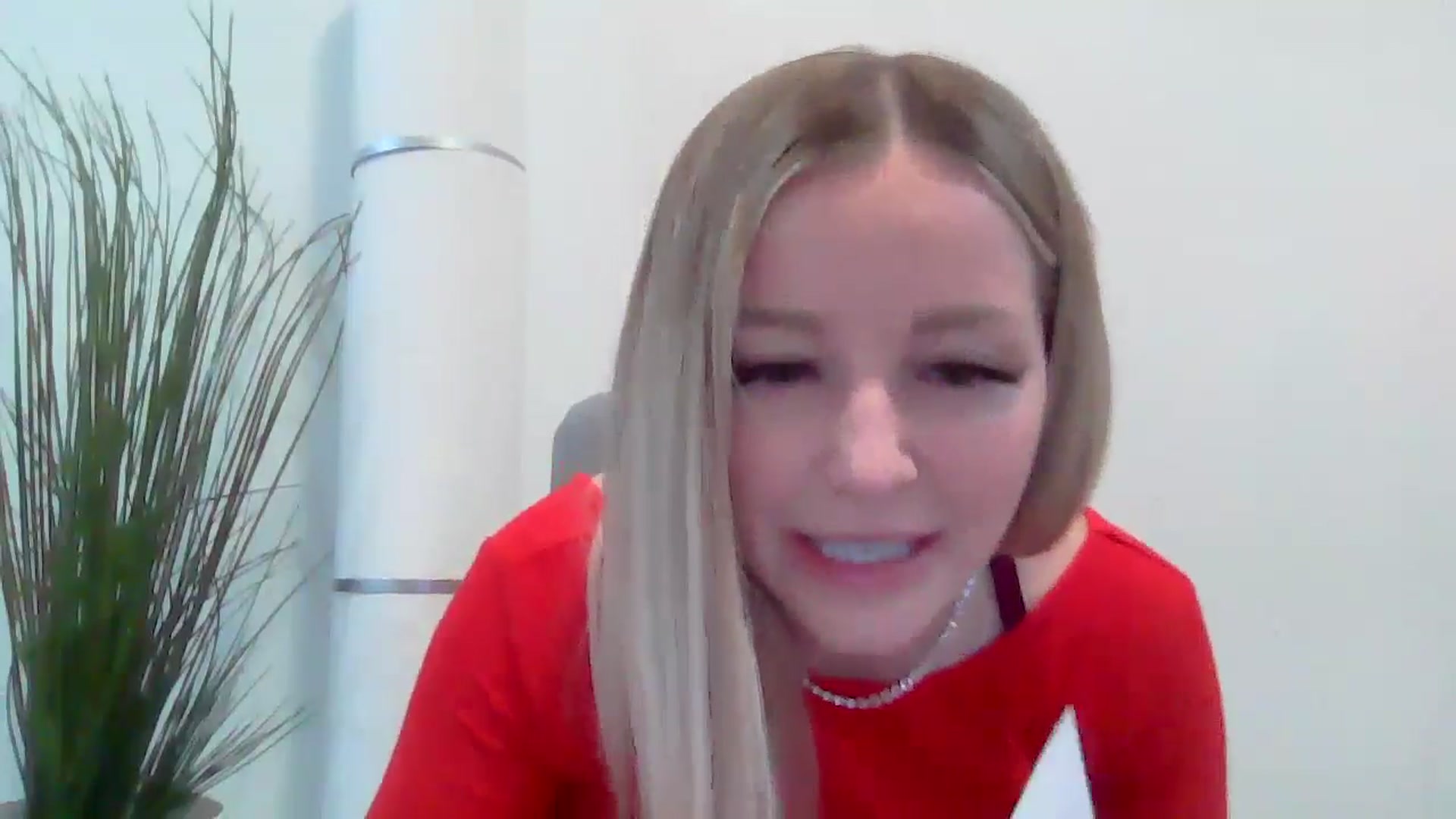 Gallery image thumbnail from SensualSarah1's myfreecams stream on, 12/23/2024, 02:47 image 10 of 20