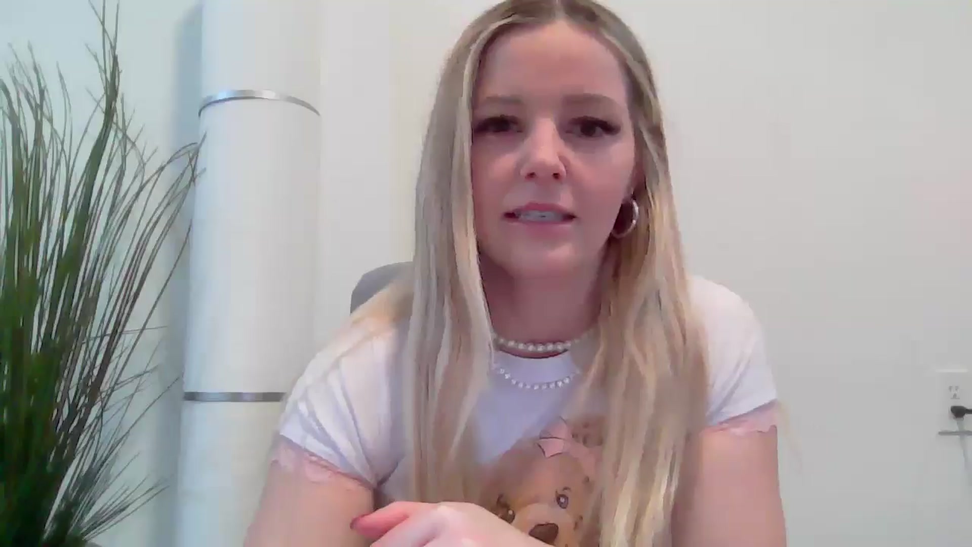 Gallery image thumbnail from SensualSarah1's myfreecams stream on, 12/24/2024, 03:34 image 2 of 20