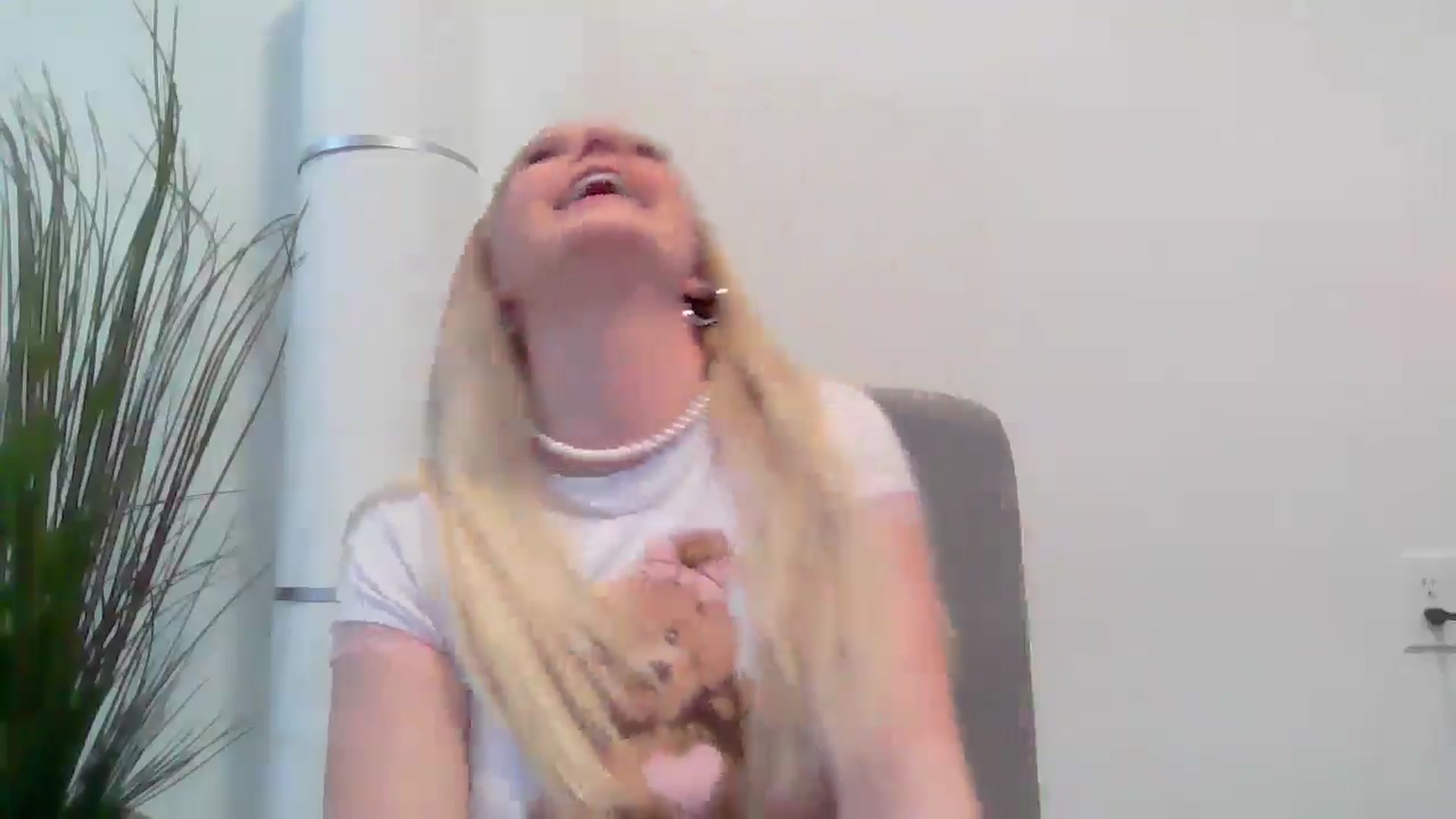 Gallery image thumbnail from SensualSarah1's myfreecams stream on, 12/24/2024, 03:34 image 4 of 20