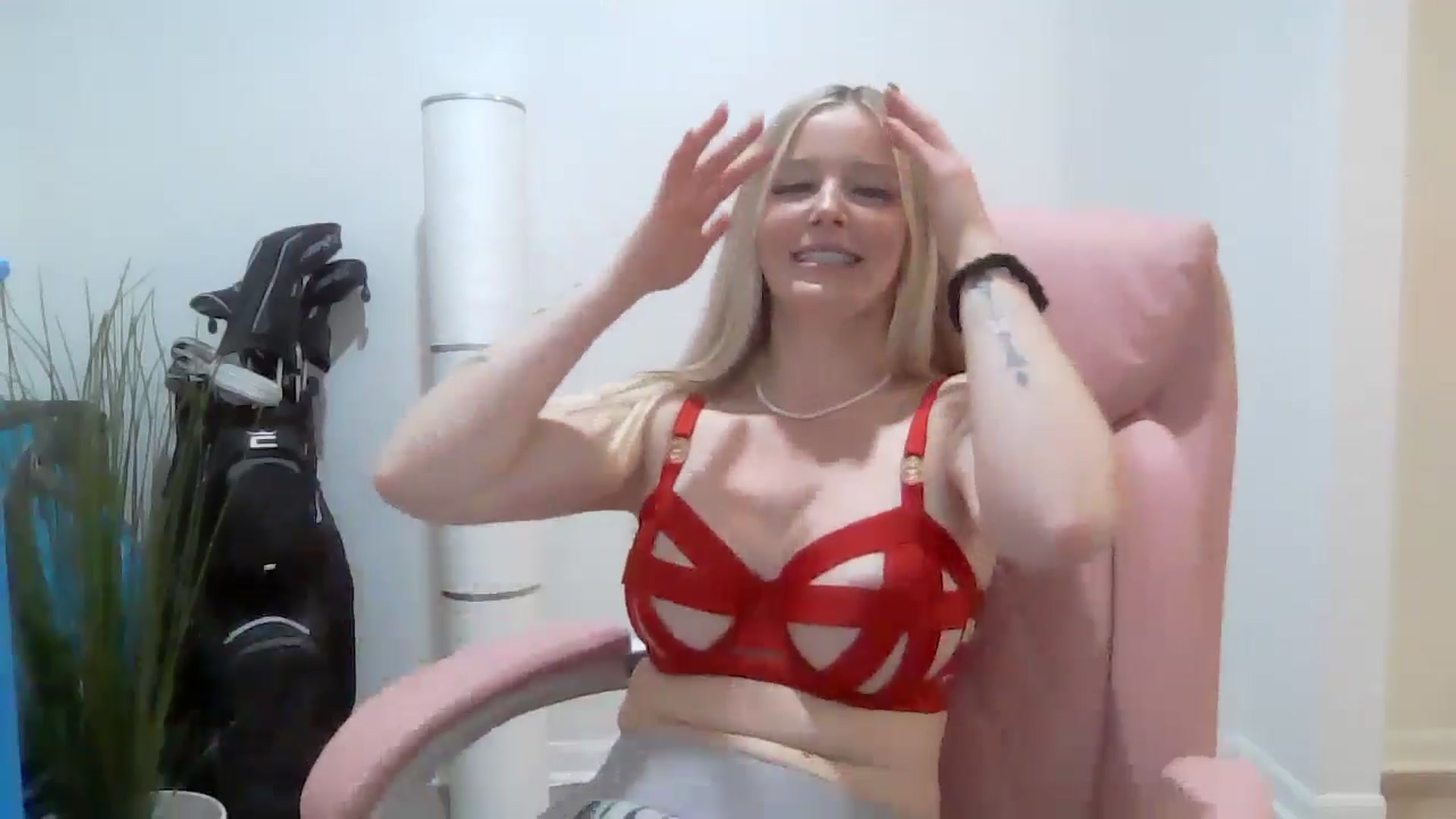 Gallery image thumbnail from SensualSarah1's myfreecams stream on, 01/01/2025, 02:10 image 19 of 20