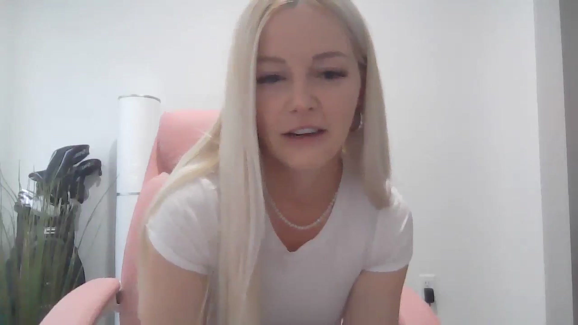 Gallery image thumbnail from SensualSarah1's myfreecams stream on, 03/24/2025, 23:11 image 5 of 20