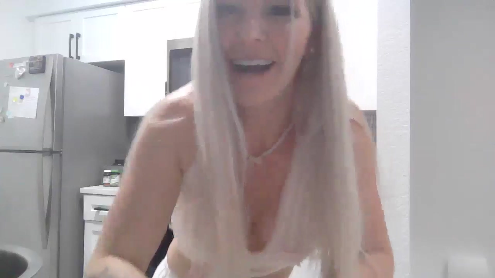 Gallery image thumbnail from SensualSarah1's myfreecams stream on, 03/28/2025, 22:53 image 6 of 20