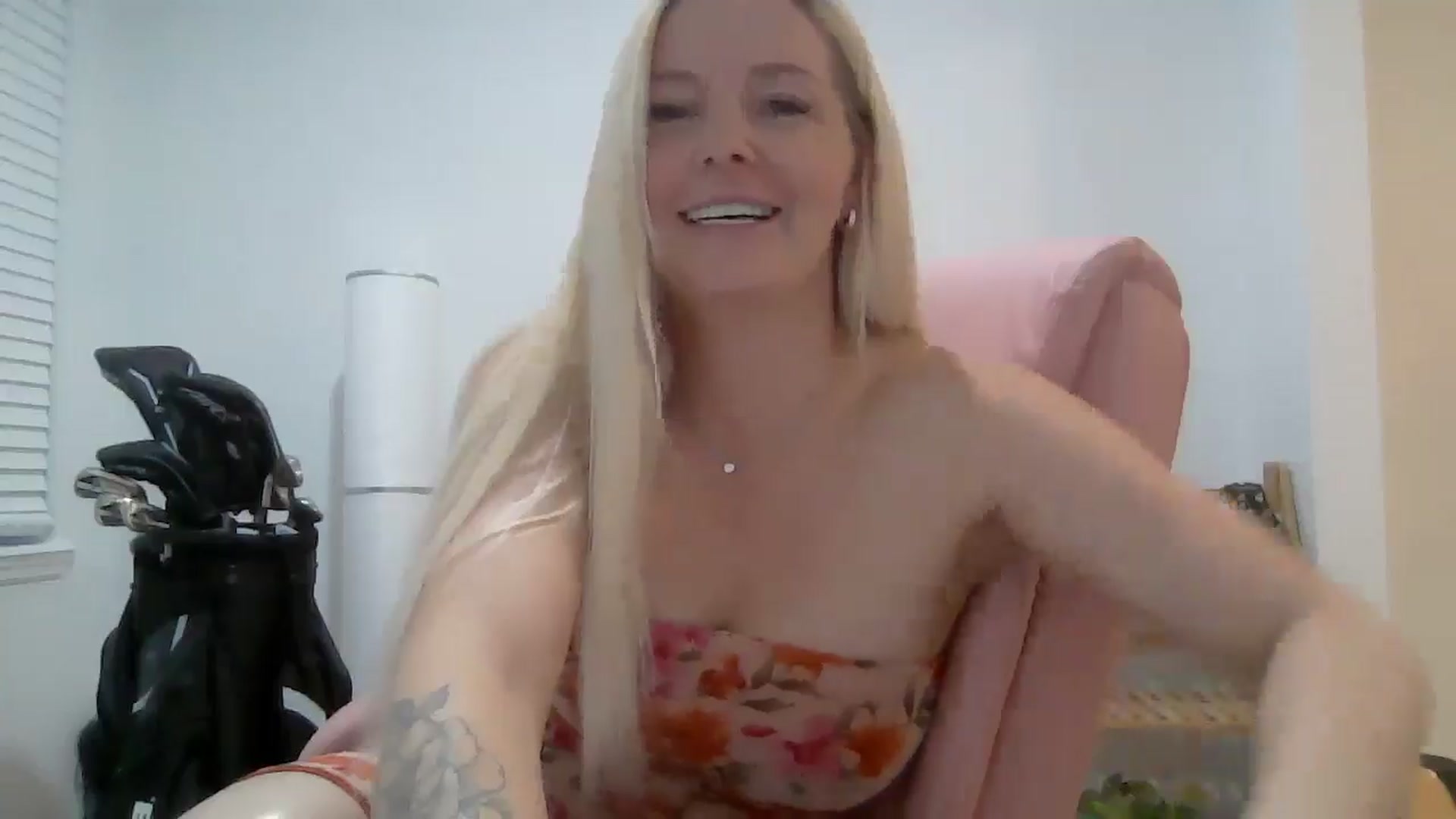 Gallery image thumbnail from SensualSarah1's myfreecams stream on, 07/23/2025, 21:01 image 7 of 20