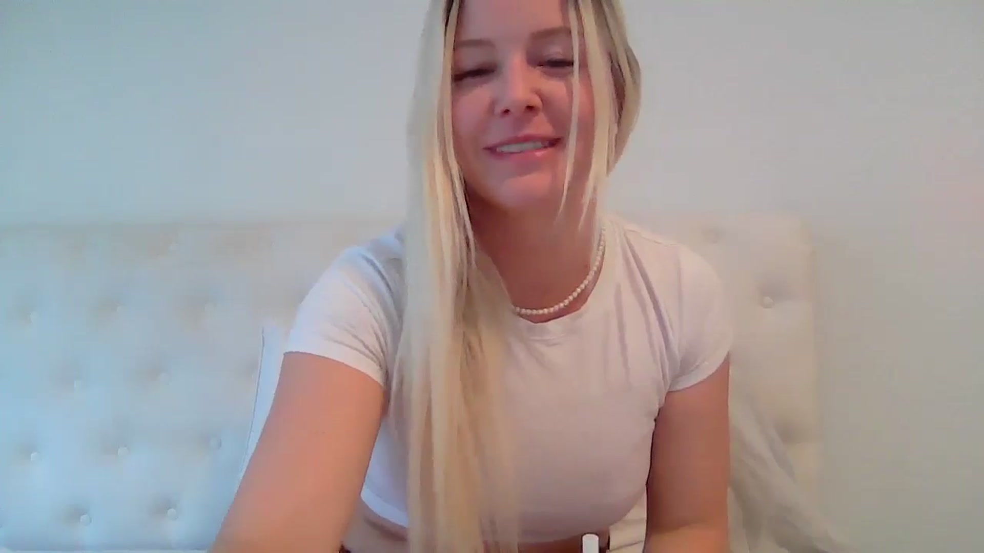 Gallery image thumbnail from SensualSarah1's myfreecams stream on, 09/09/2025, 19:20 image 4 of 20