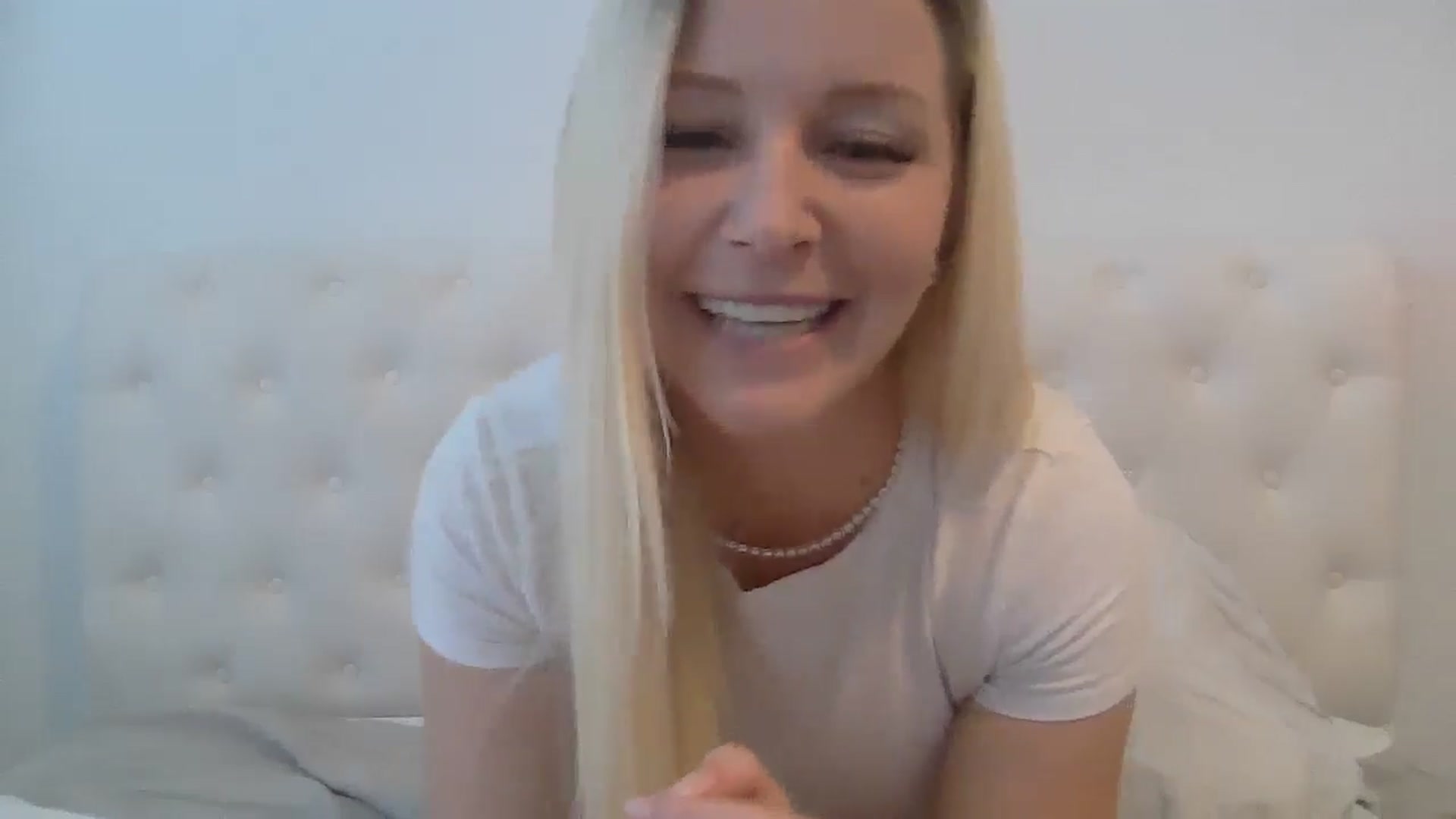 Gallery image thumbnail from SensualSarah1's myfreecams stream on, 09/29/2025, 18:17 image 20 of 20