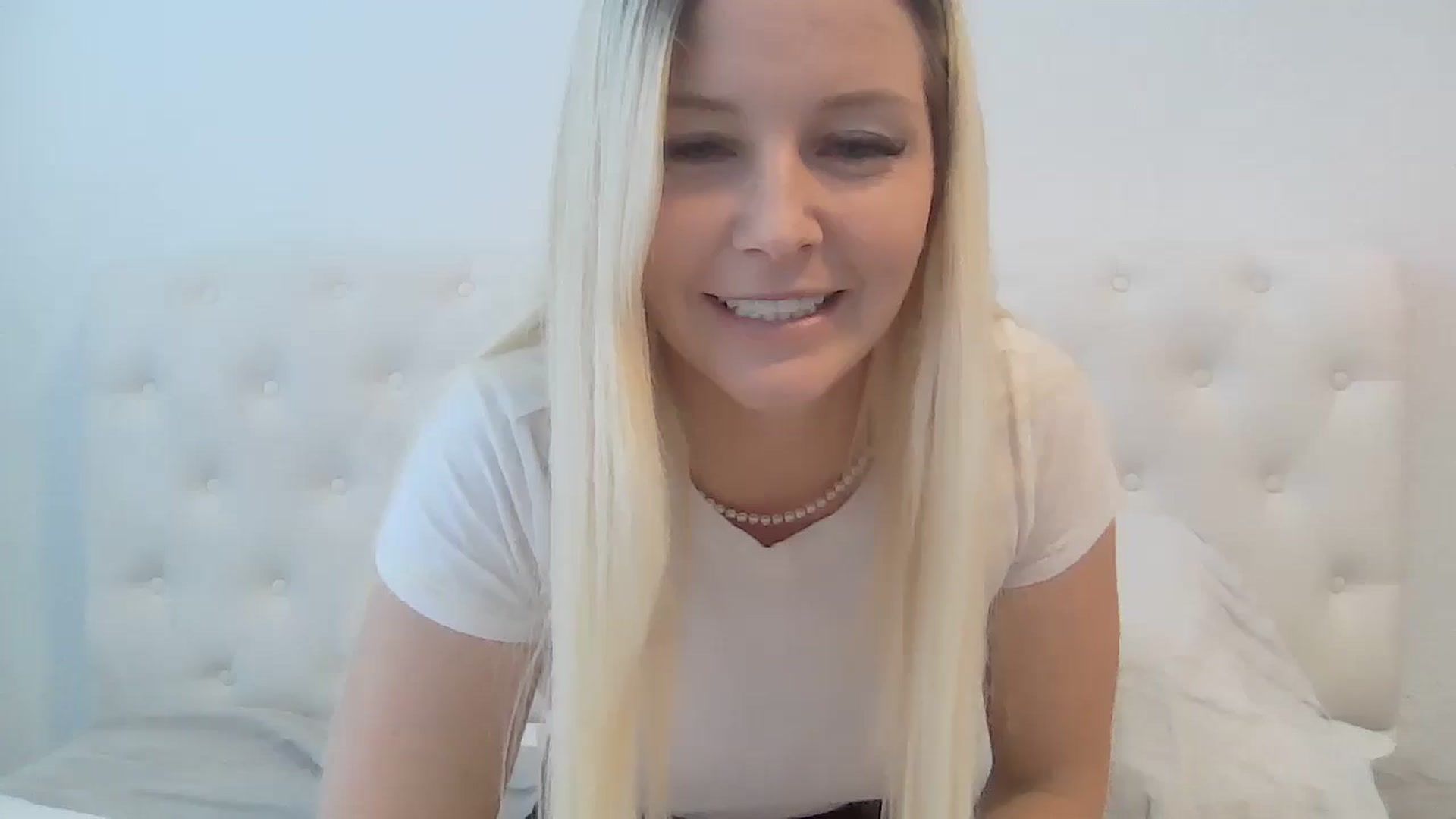 Gallery image thumbnail from SensualSarah1's myfreecams stream on, 09/29/2025, 18:17 image 10 of 20