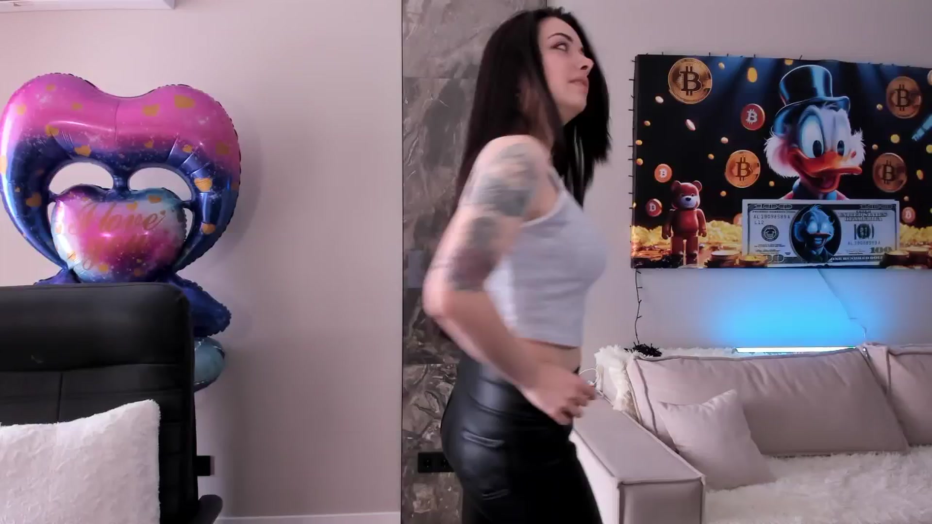 Gallery image thumbnail from Sensual_tease's myfreecams stream on, 02/28/2025, 09:07 image 7 of 20