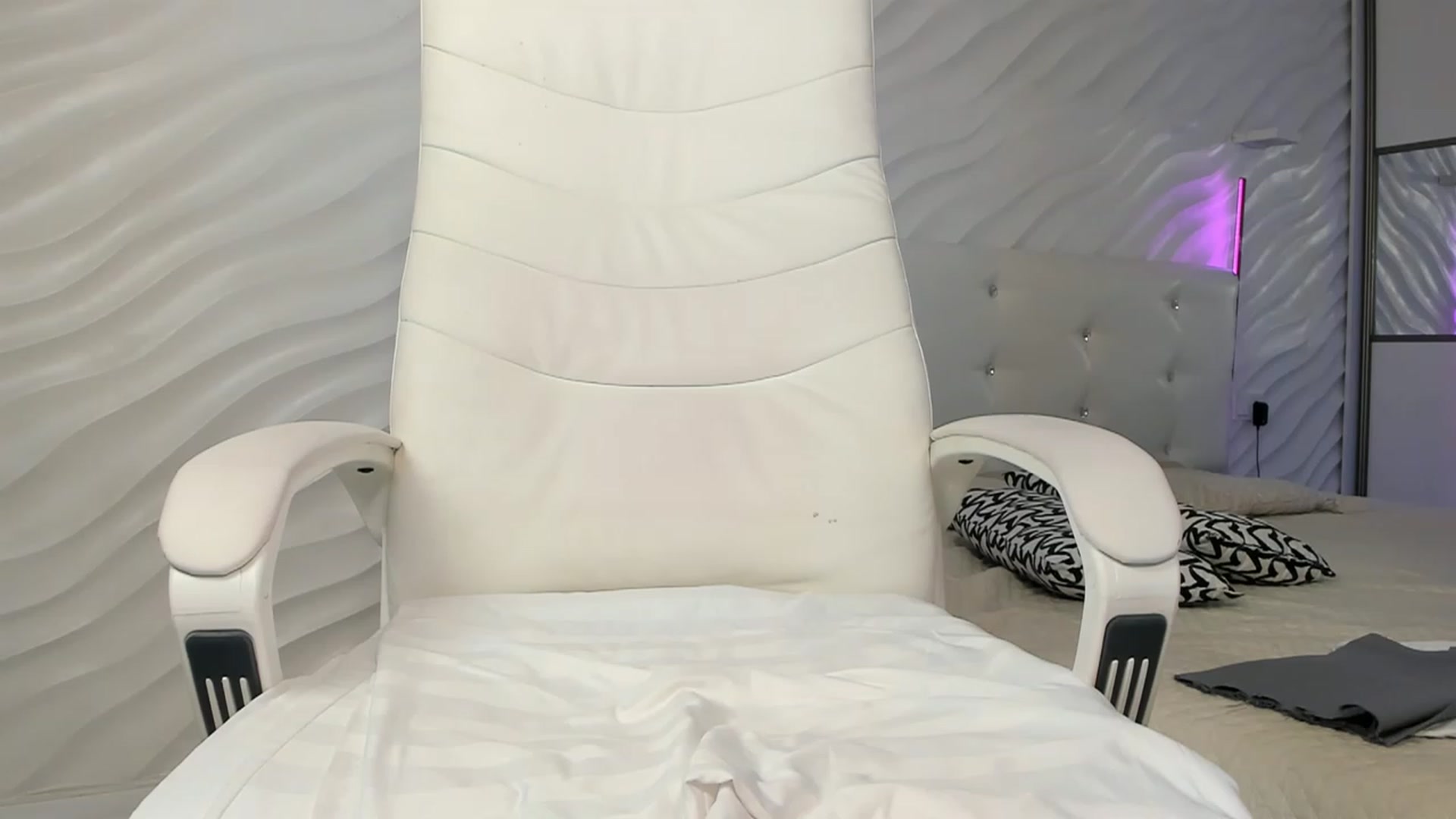 Gallery image thumbnail from Seon_mi's myfreecams stream on, 12/28/2023, 07:26 image 4 of 20