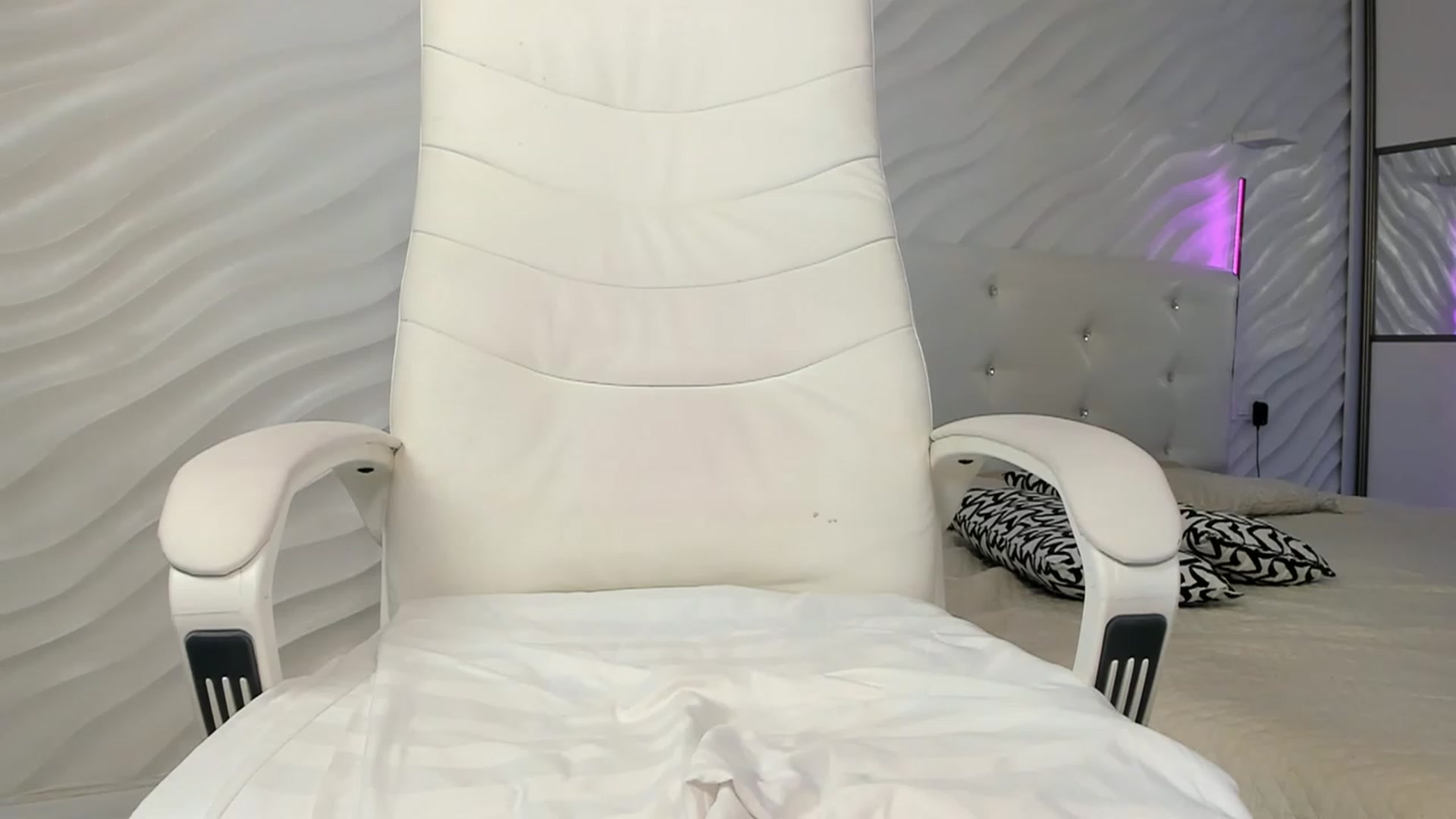 Gallery image thumbnail from Seon_mi's myfreecams stream on, 12/28/2023, 07:26 image 6 of 20