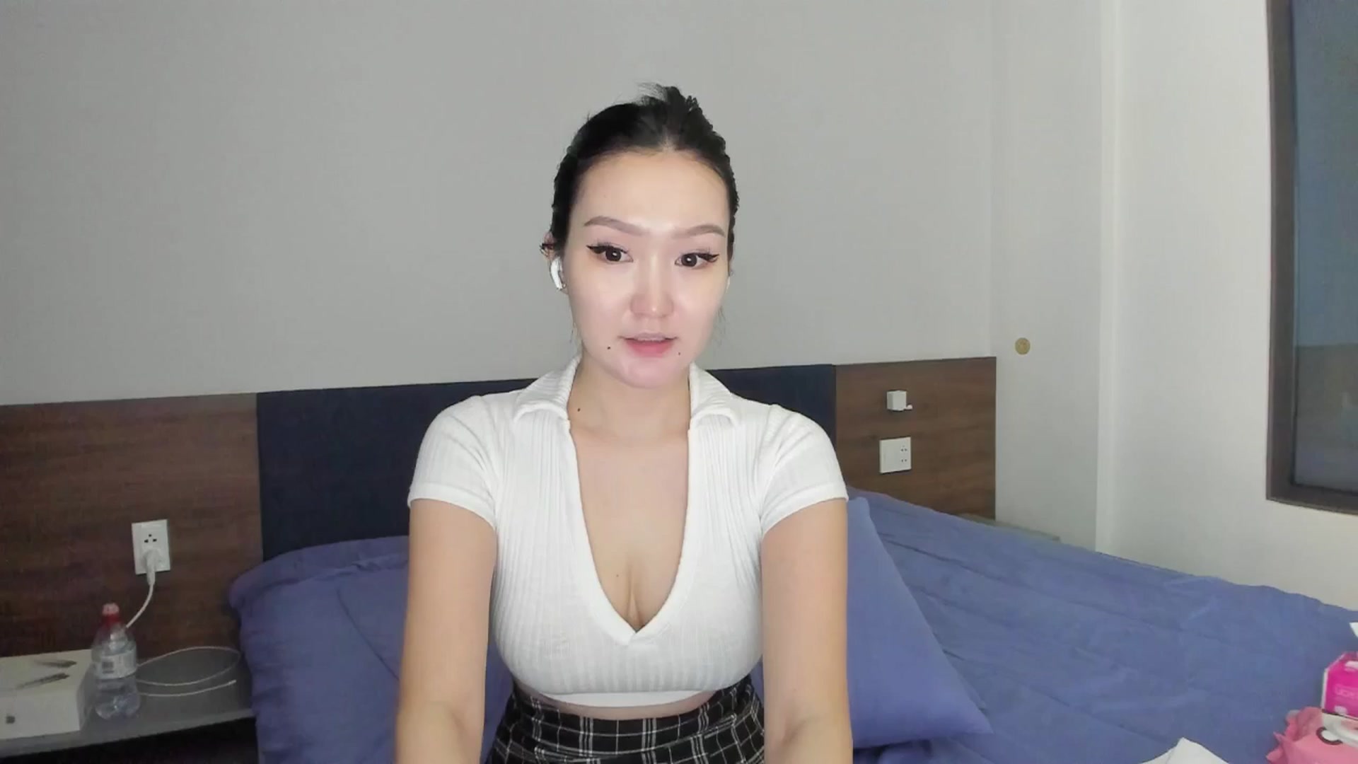 Gallery image thumbnail from Seon_mi's myfreecams stream on, 02/11/2026, 05:15 image 4 of 20