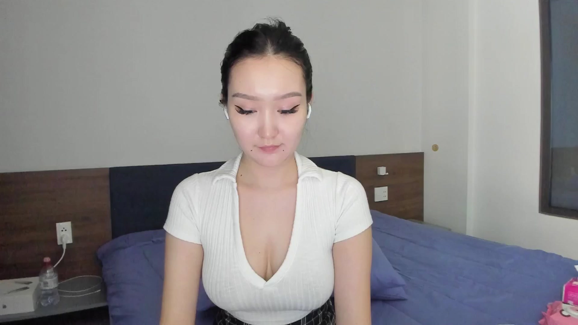 Gallery image thumbnail from Seon_mi's myfreecams stream on, 02/11/2026, 05:15 image 8 of 20