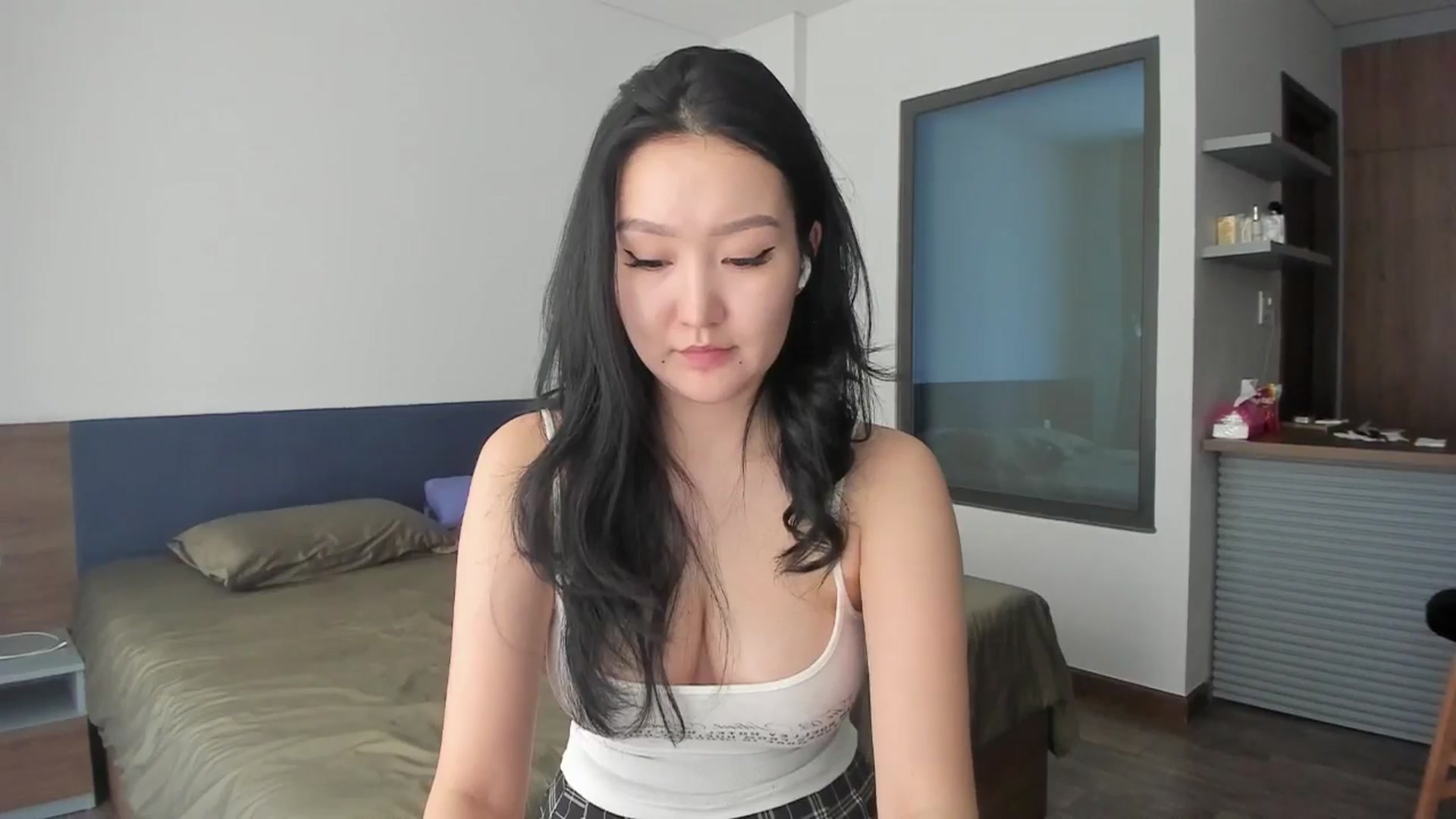 Gallery image thumbnail from Seon_mi's myfreecams stream on, 04/10/2026, 04:59 image 10 of 20