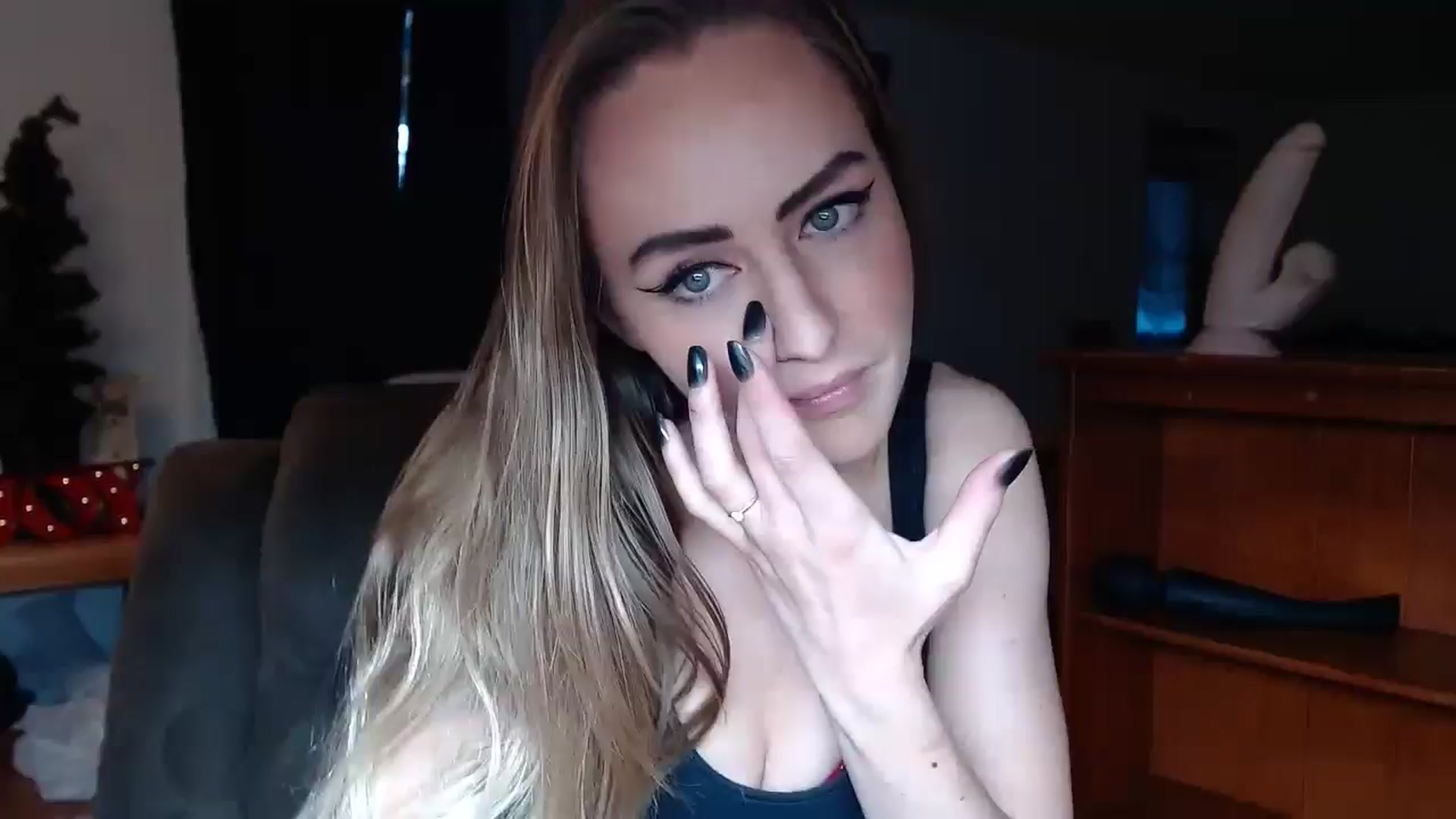 Gallery image thumbnail from SeraGaud333's myfreecams stream on, 11/13/2025, 19:31 image 10 of 20