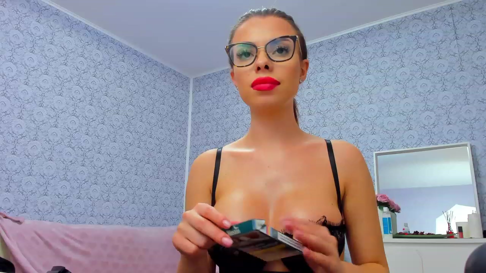 Gallery image thumbnail from SeraVonD's myfreecams stream on, 11/19/2022, 24:28 image 15 of 20