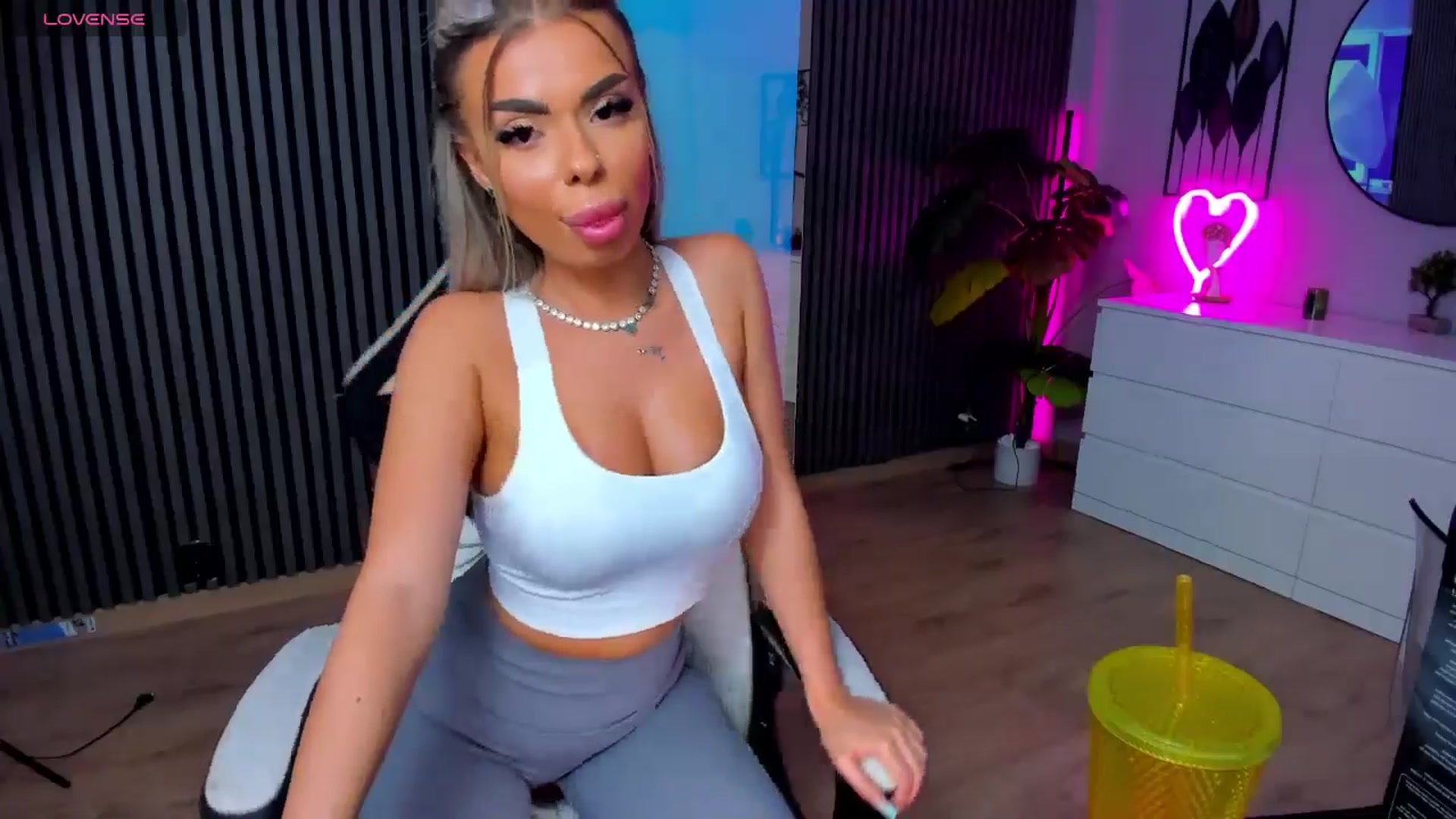 Gallery image thumbnail from SeraVonDee's myfreecams stream on, 09/04/2024, 02:07 image 4 of 20