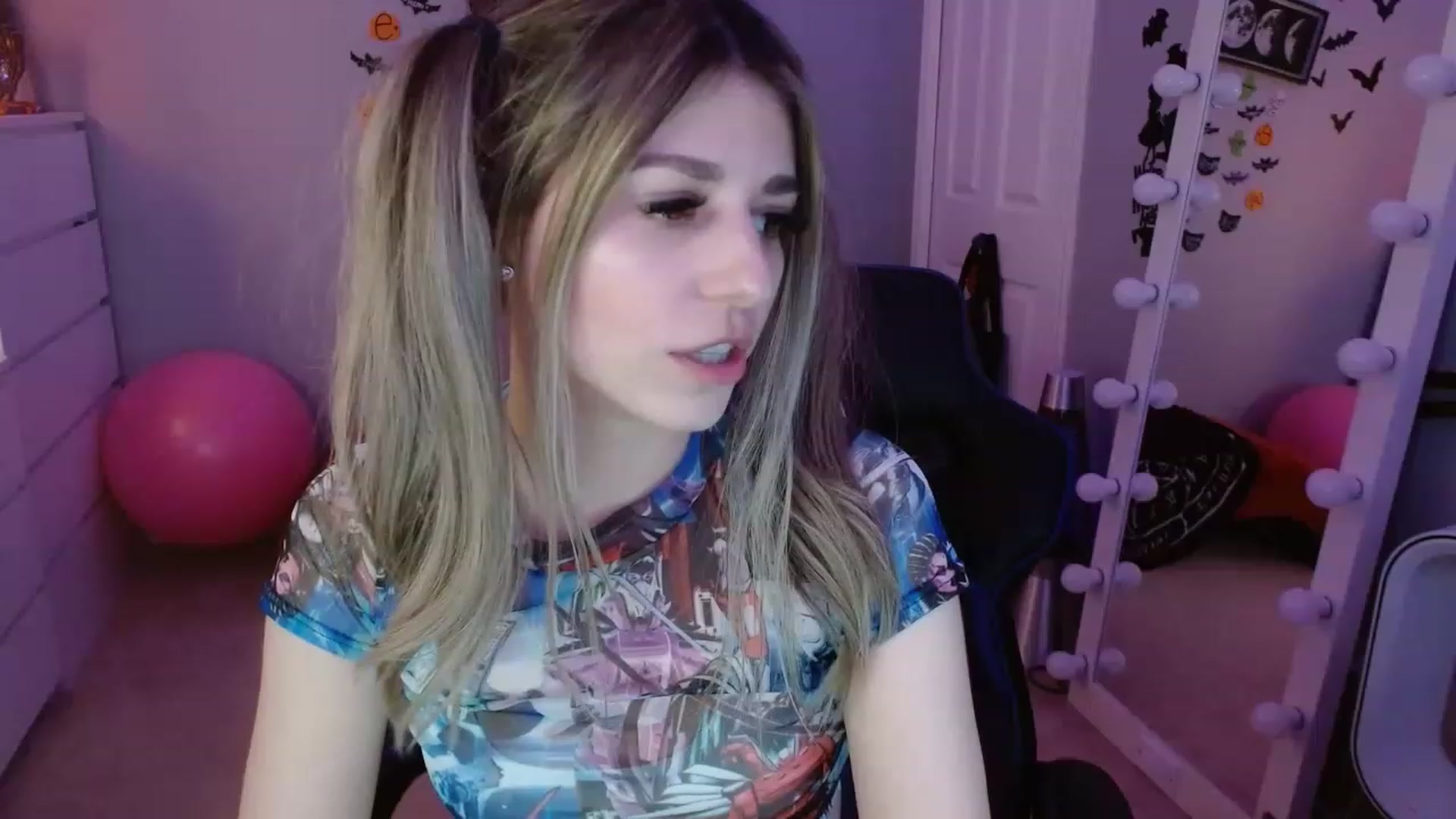 Gallery image thumbnail from Serafina's myfreecams stream on, 11/28/2022, 03:36 image 6 of 20