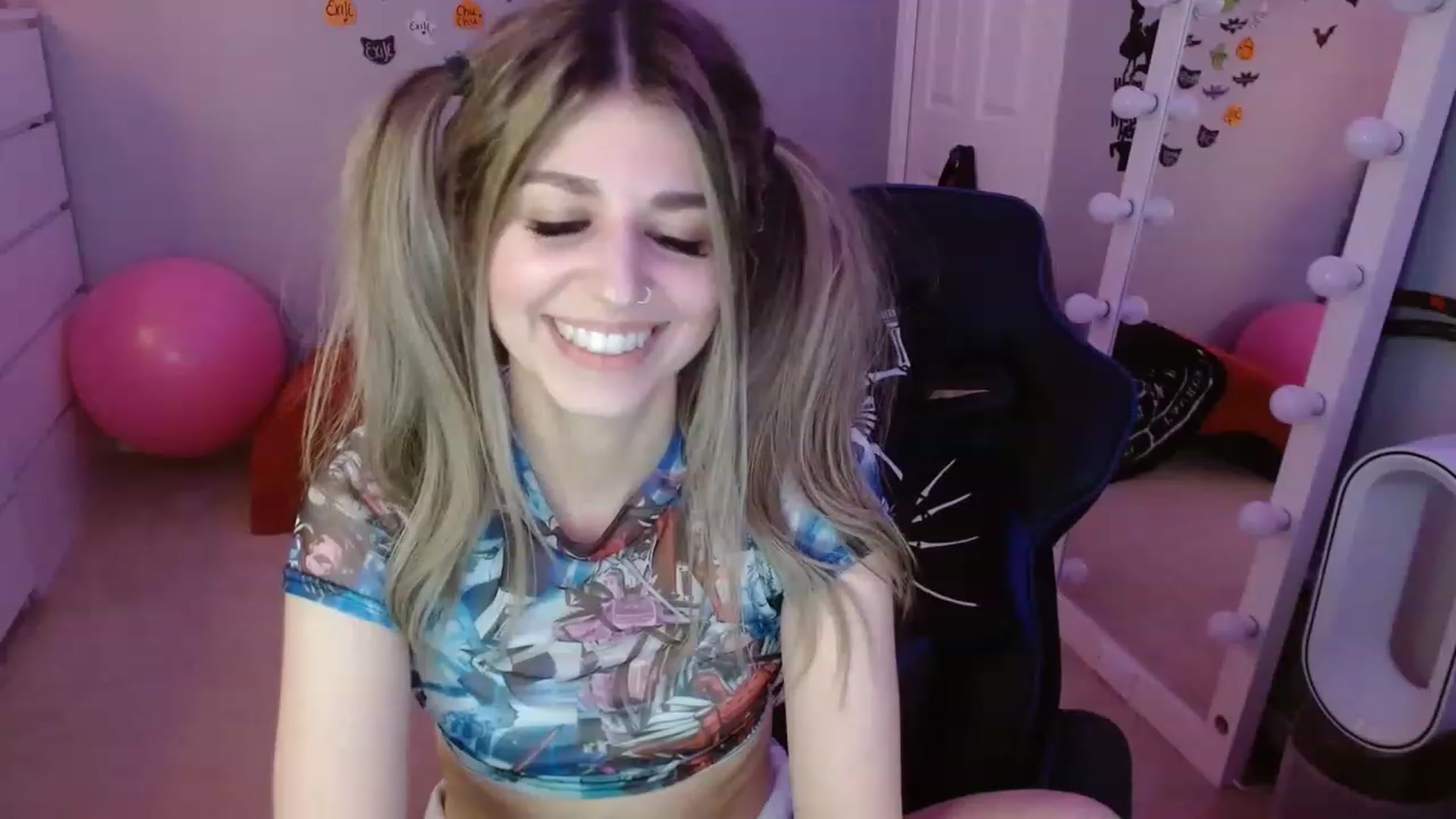Gallery image thumbnail from Serafina's myfreecams stream on, 11/28/2022, 03:36 image 10 of 20