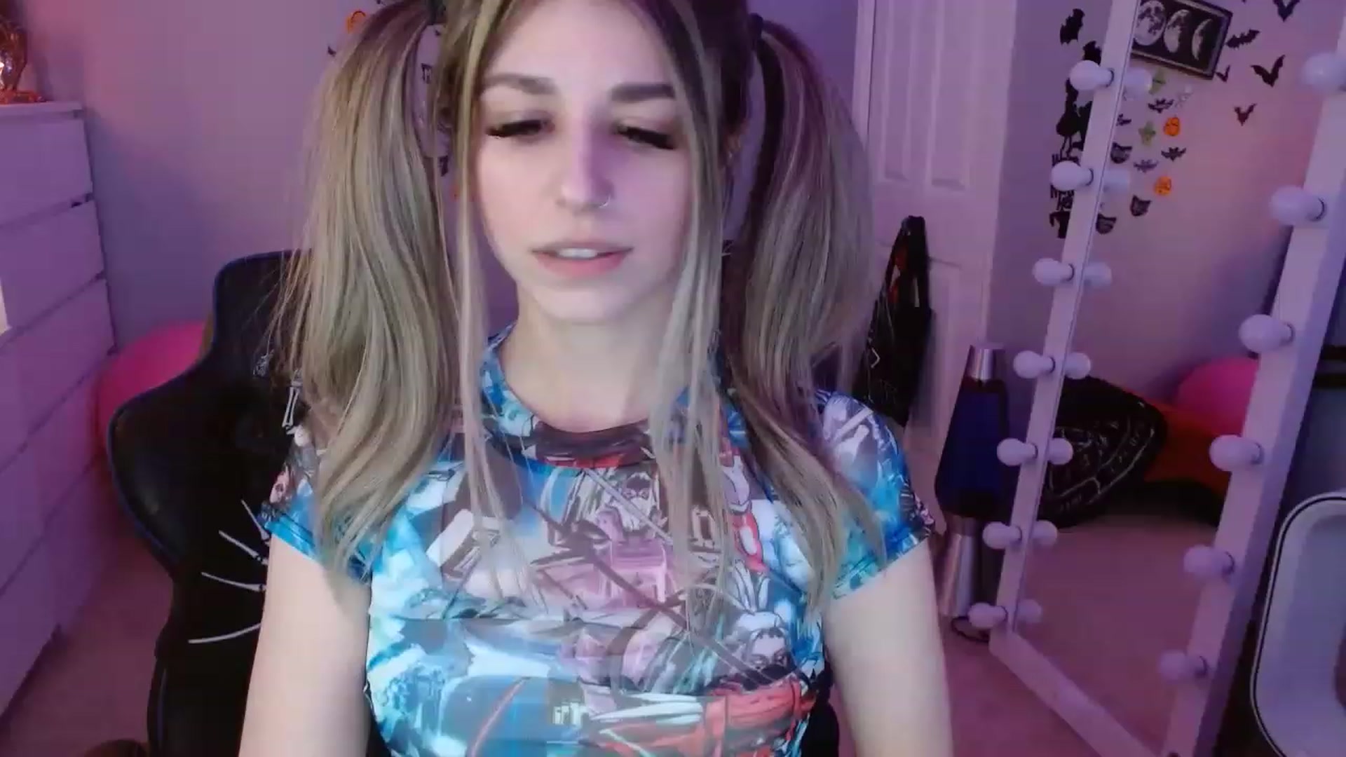 Gallery image thumbnail from Serafina's myfreecams stream on, 11/28/2022, 03:36 image 4 of 20