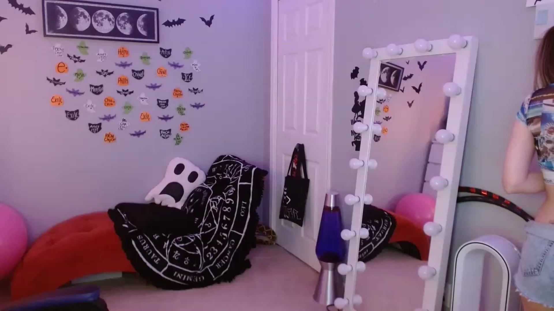 Gallery image thumbnail from Serafina's myfreecams stream on, 11/28/2022, 04:32 image 19 of 20
