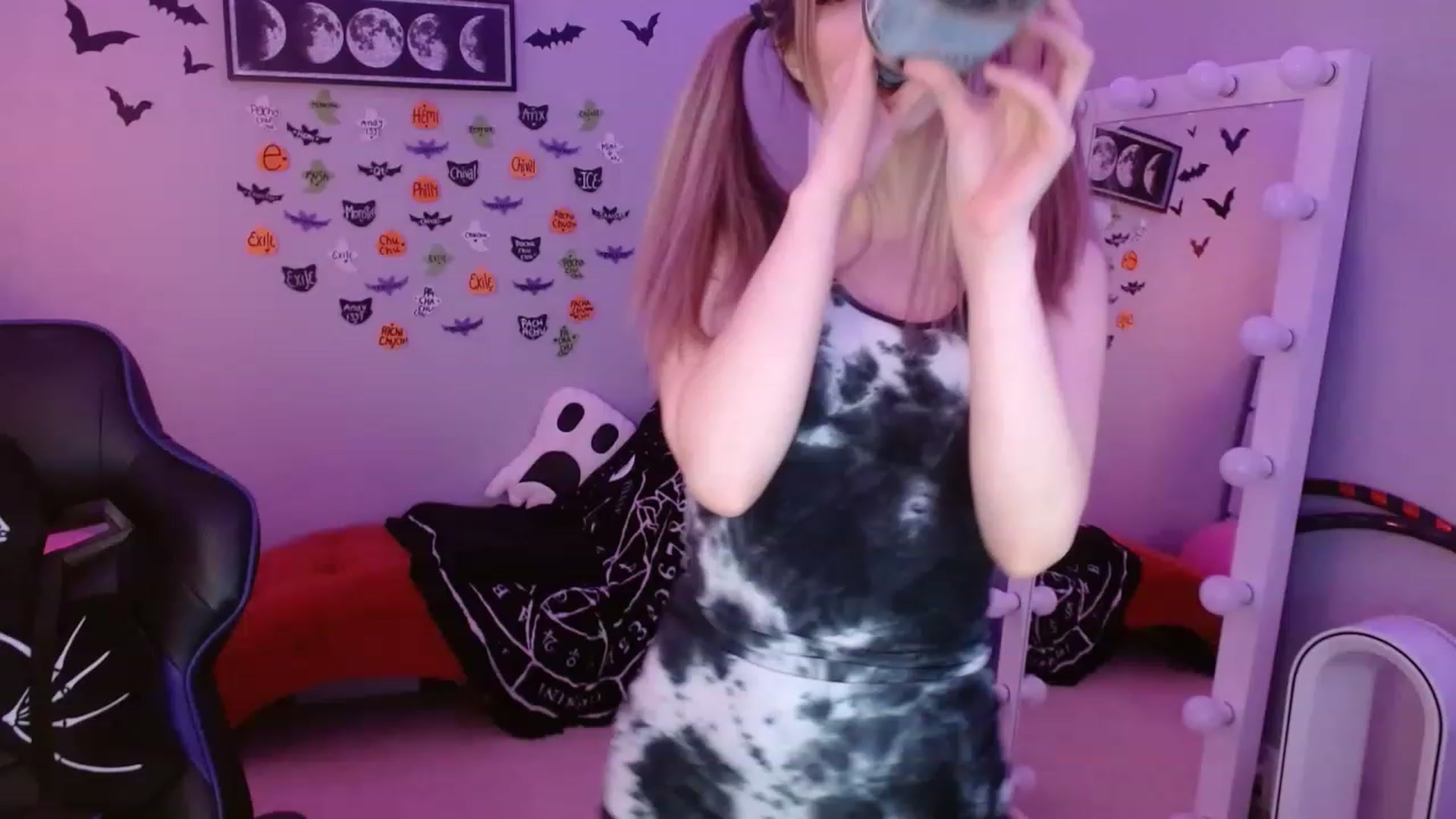 Gallery image thumbnail from Serafina's myfreecams stream on, 12/07/2022, 02:57 image 3 of 20