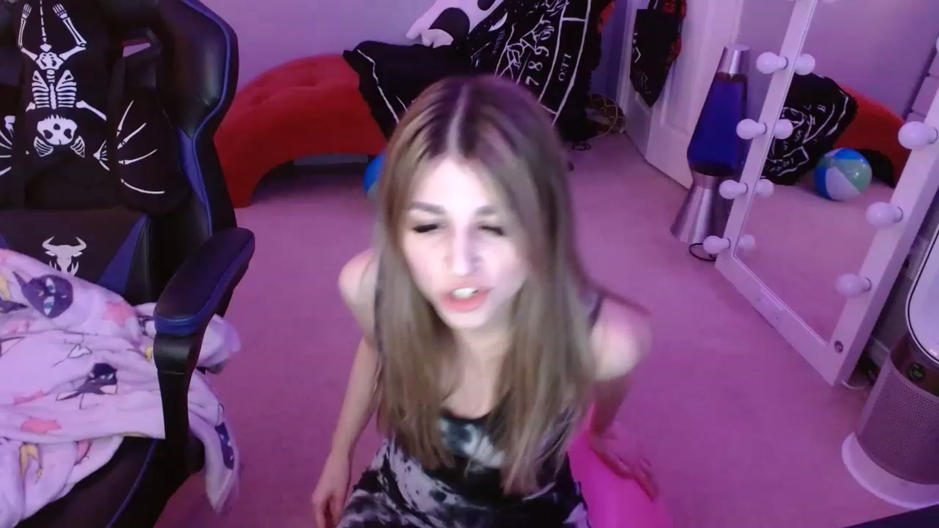 Gallery image thumbnail from Serafina's myfreecams stream on, 12/07/2022, 02:57 image 10 of 20