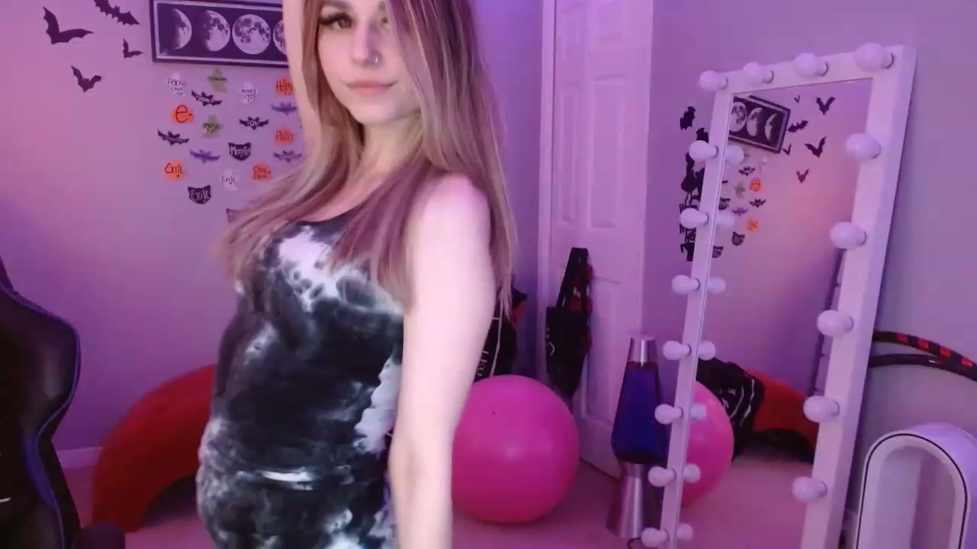 Gallery image thumbnail from Serafina's myfreecams stream on, 12/07/2022, 02:57 image 17 of 20