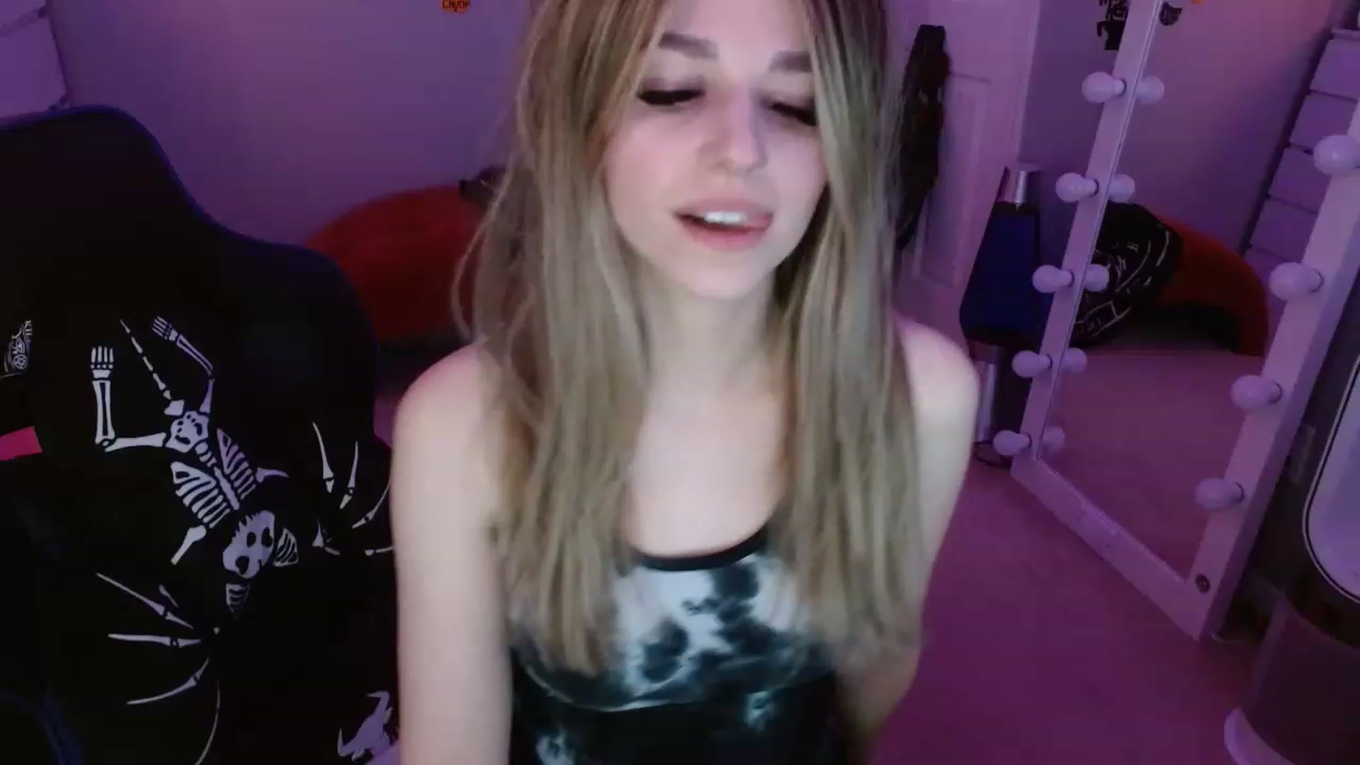 Gallery image thumbnail from Serafina's myfreecams stream on, 12/07/2022, 04:27 image 13 of 20