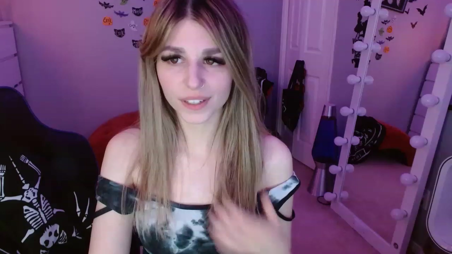 Gallery image thumbnail from Serafina's myfreecams stream on, 12/07/2022, 04:27 image 10 of 20