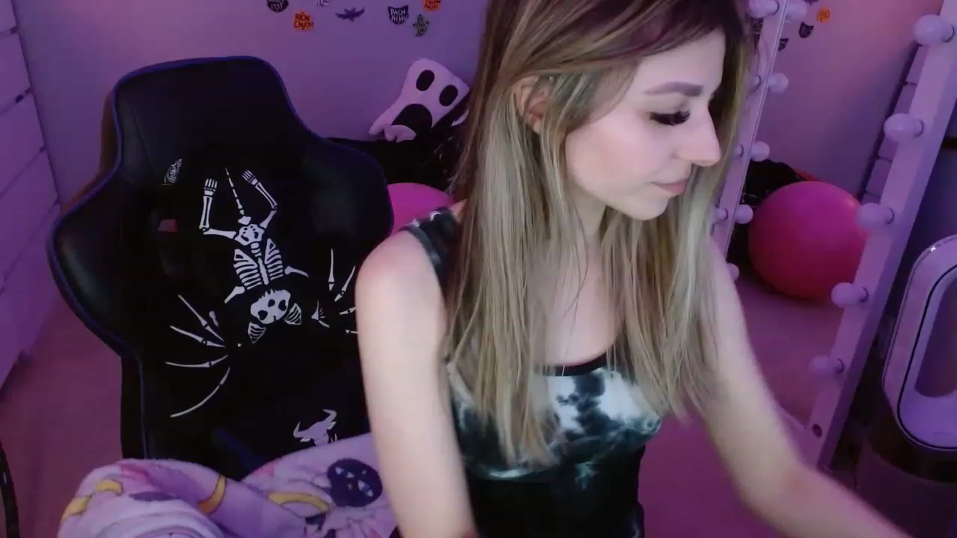 Gallery image thumbnail from Serafina's myfreecams stream on, 12/07/2022, 05:09 image 1 of 20