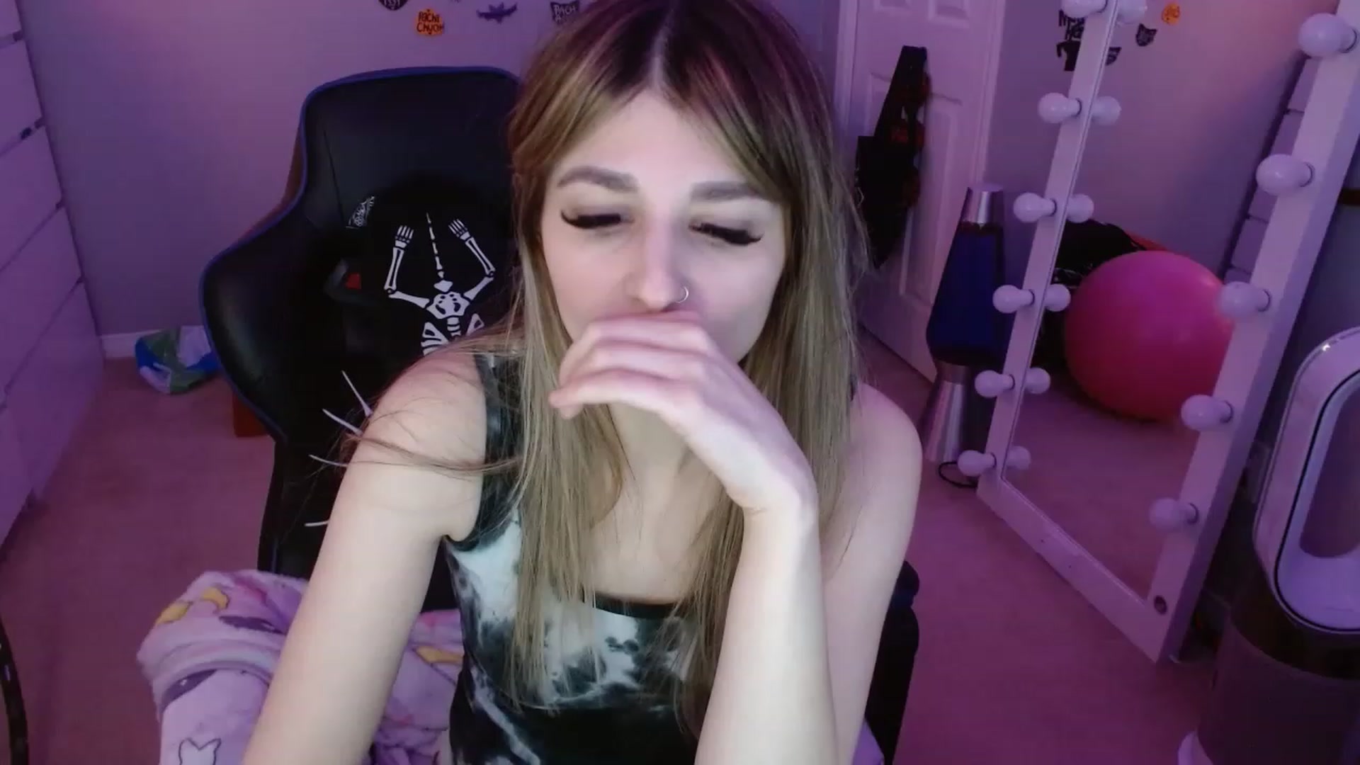 Gallery image thumbnail from Serafina's myfreecams stream on, 12/07/2022, 05:09 image 19 of 20