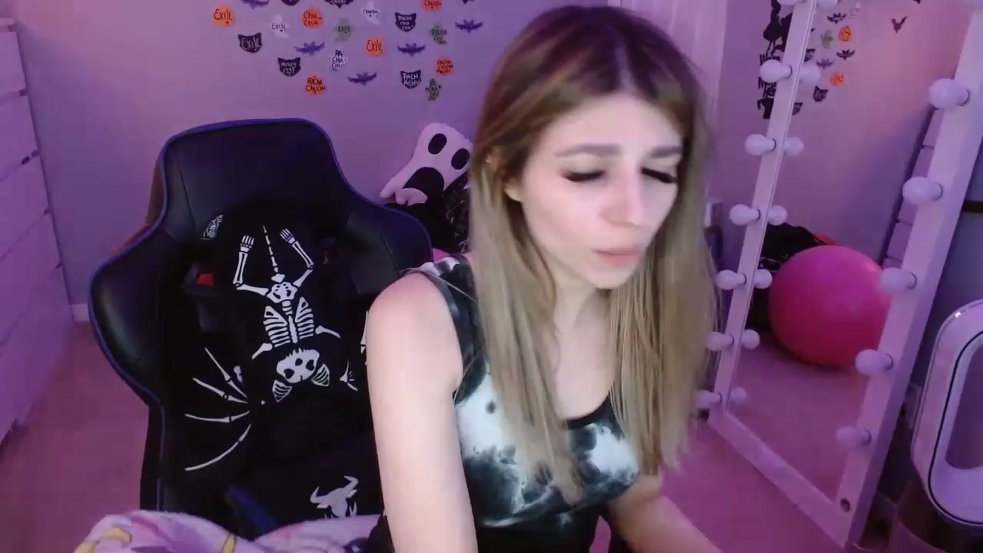 Gallery image thumbnail from Serafina's myfreecams stream on, 12/07/2022, 05:09 image 14 of 20