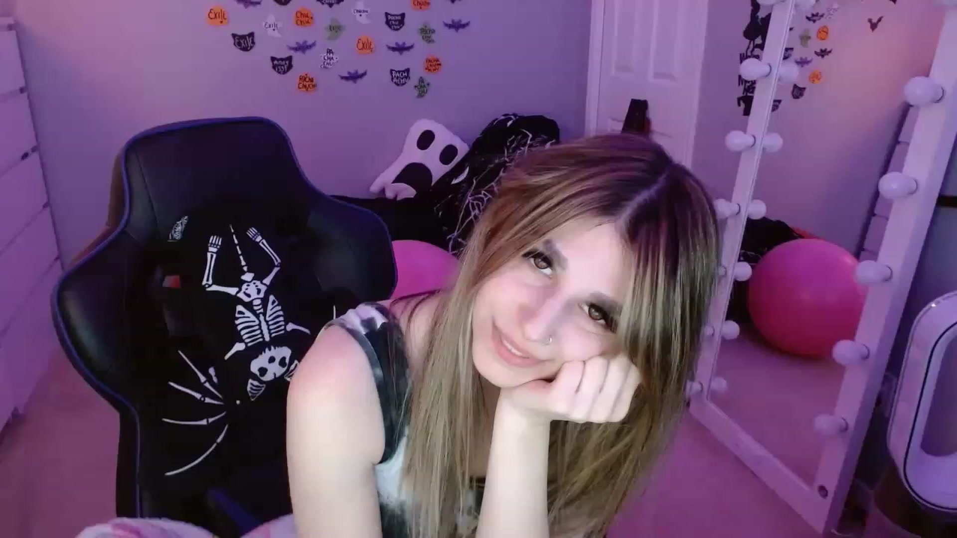 Gallery image thumbnail from Serafina's myfreecams stream on, 12/07/2022, 05:09 image 8 of 20