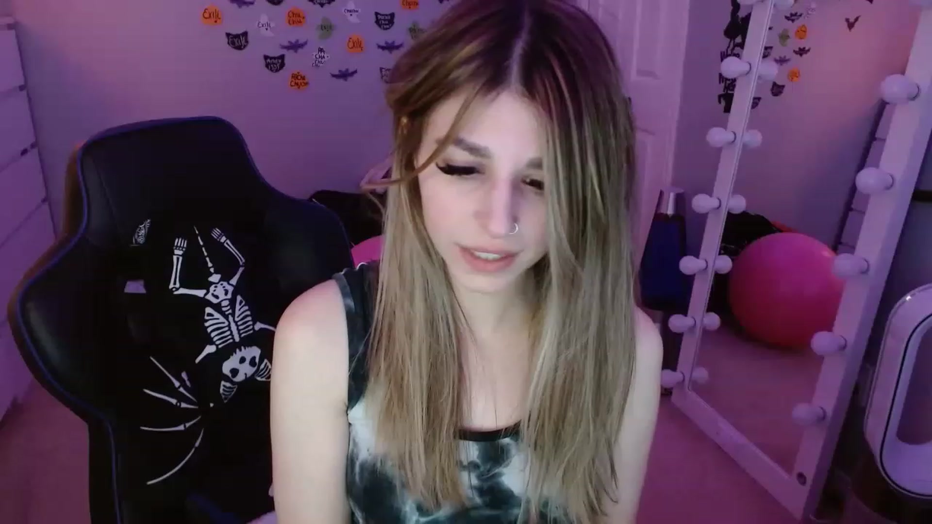 Gallery image thumbnail from Serafina's myfreecams stream on, 12/07/2022, 05:09 image 9 of 20