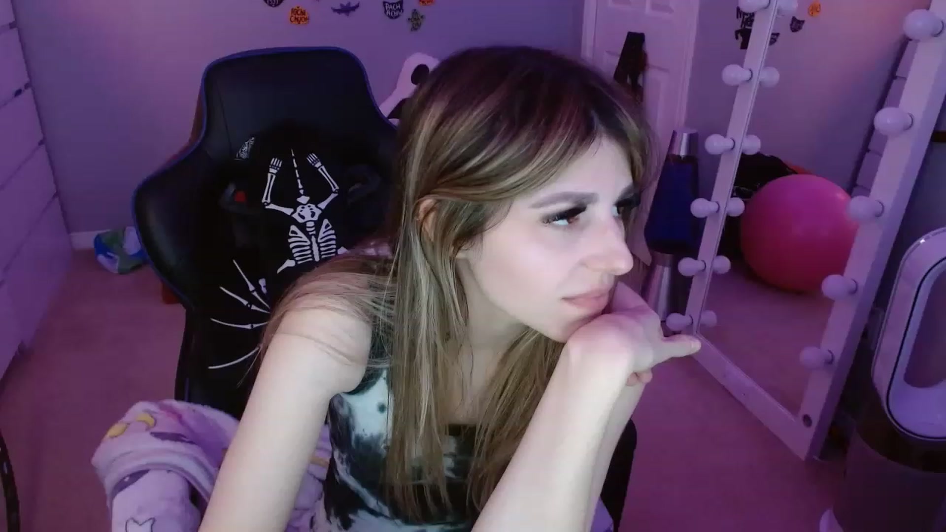 Gallery image thumbnail from Serafina's myfreecams stream on, 12/07/2022, 05:09 image 17 of 20