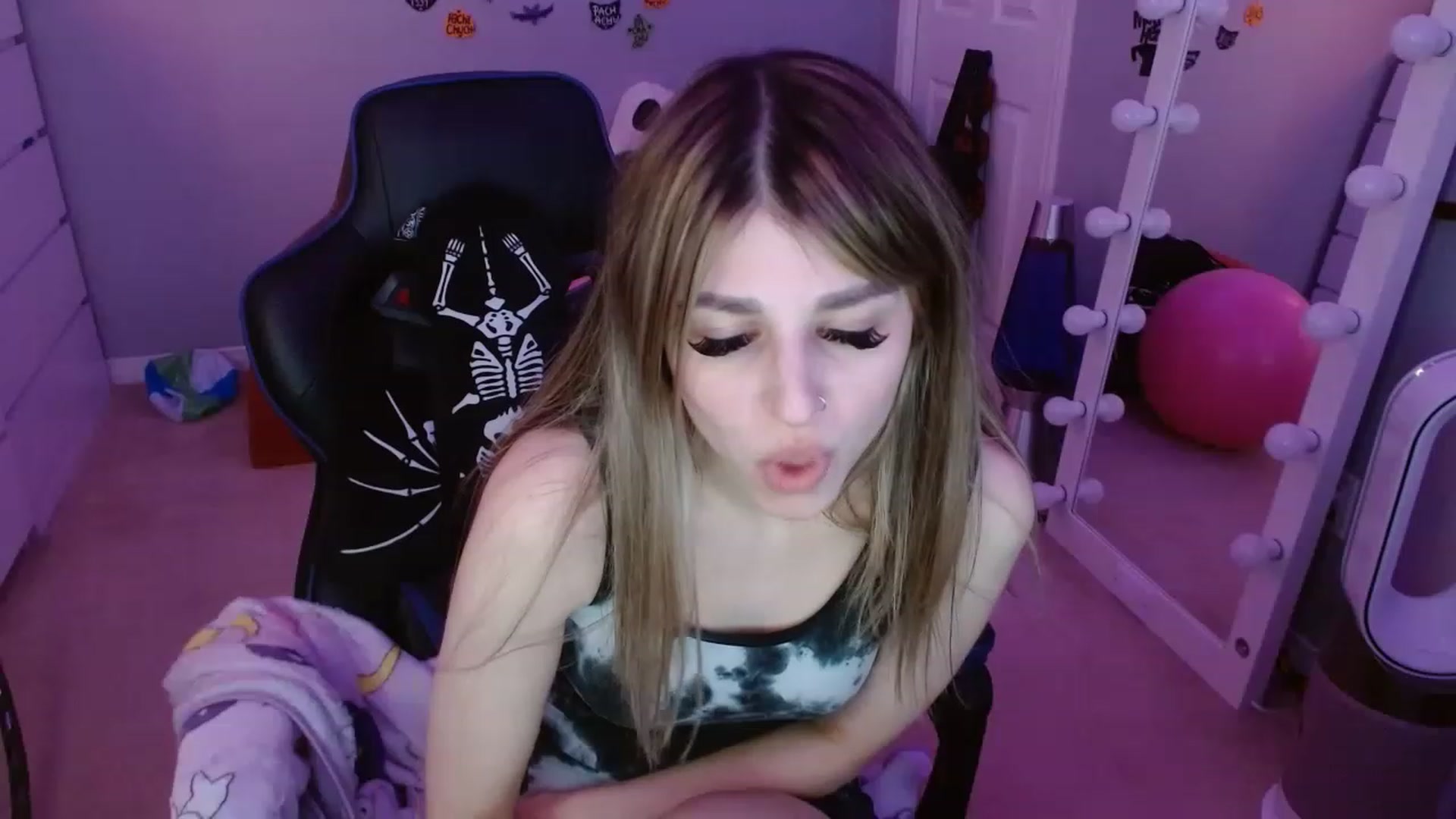 Gallery image thumbnail from Serafina's myfreecams stream on, 12/07/2022, 05:09 image 16 of 20