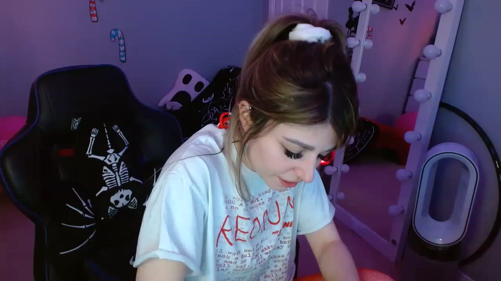Gallery image thumbnail from Serafina's myfreecams stream on, 12/13/2022, 04:05 image 17 of 20