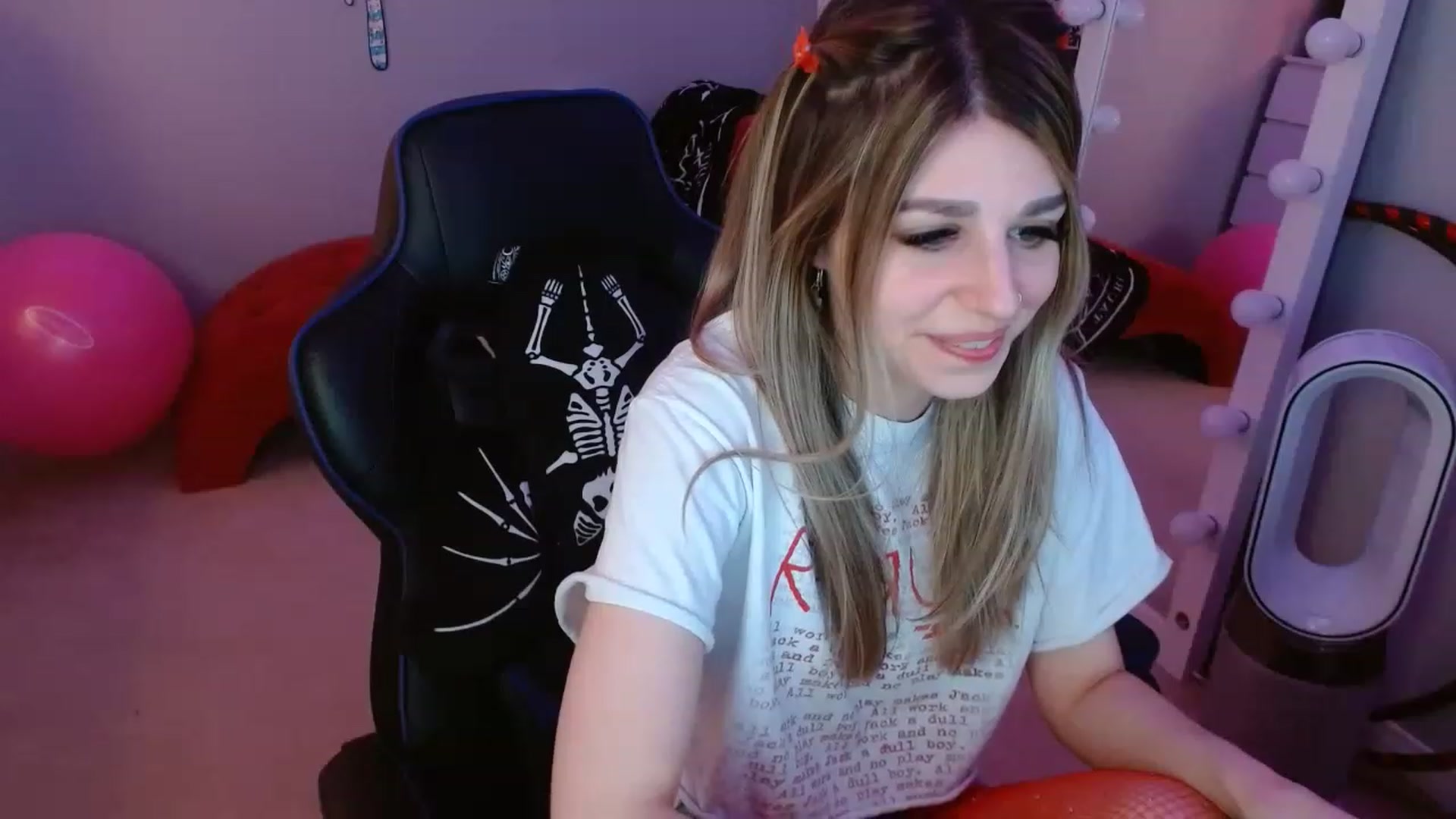 Gallery image thumbnail from Serafina's myfreecams stream on, 12/13/2022, 04:05 image 6 of 20