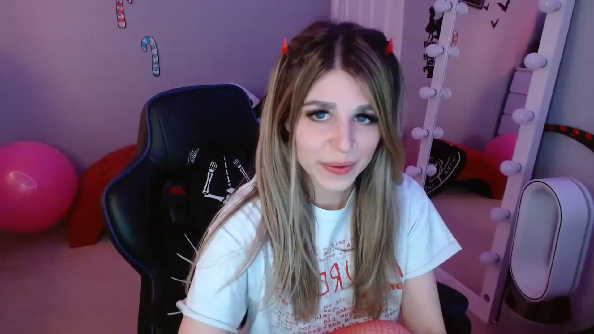 Gallery image thumbnail from Serafina's myfreecams stream on, 12/13/2022, 04:05 image 4 of 20